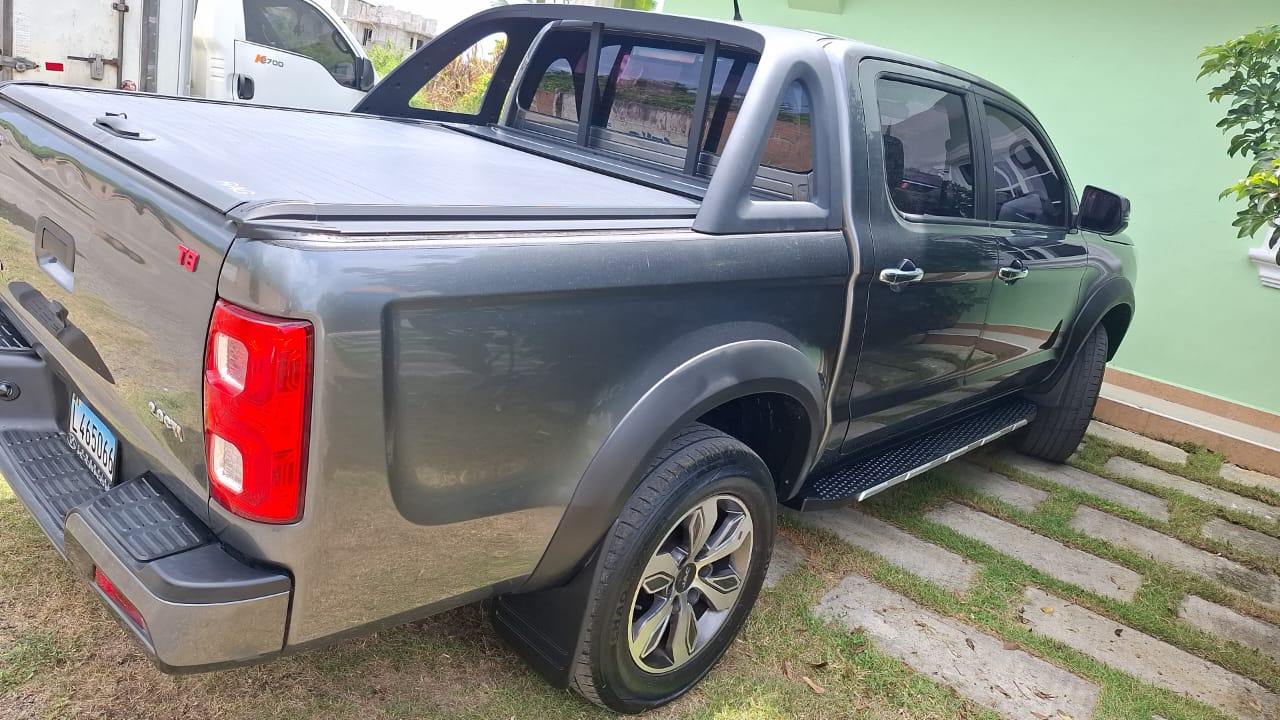 jeepetas y camionetas - Vendo por regreso en europa jeepeta jac turbo diesel casi nueva 3