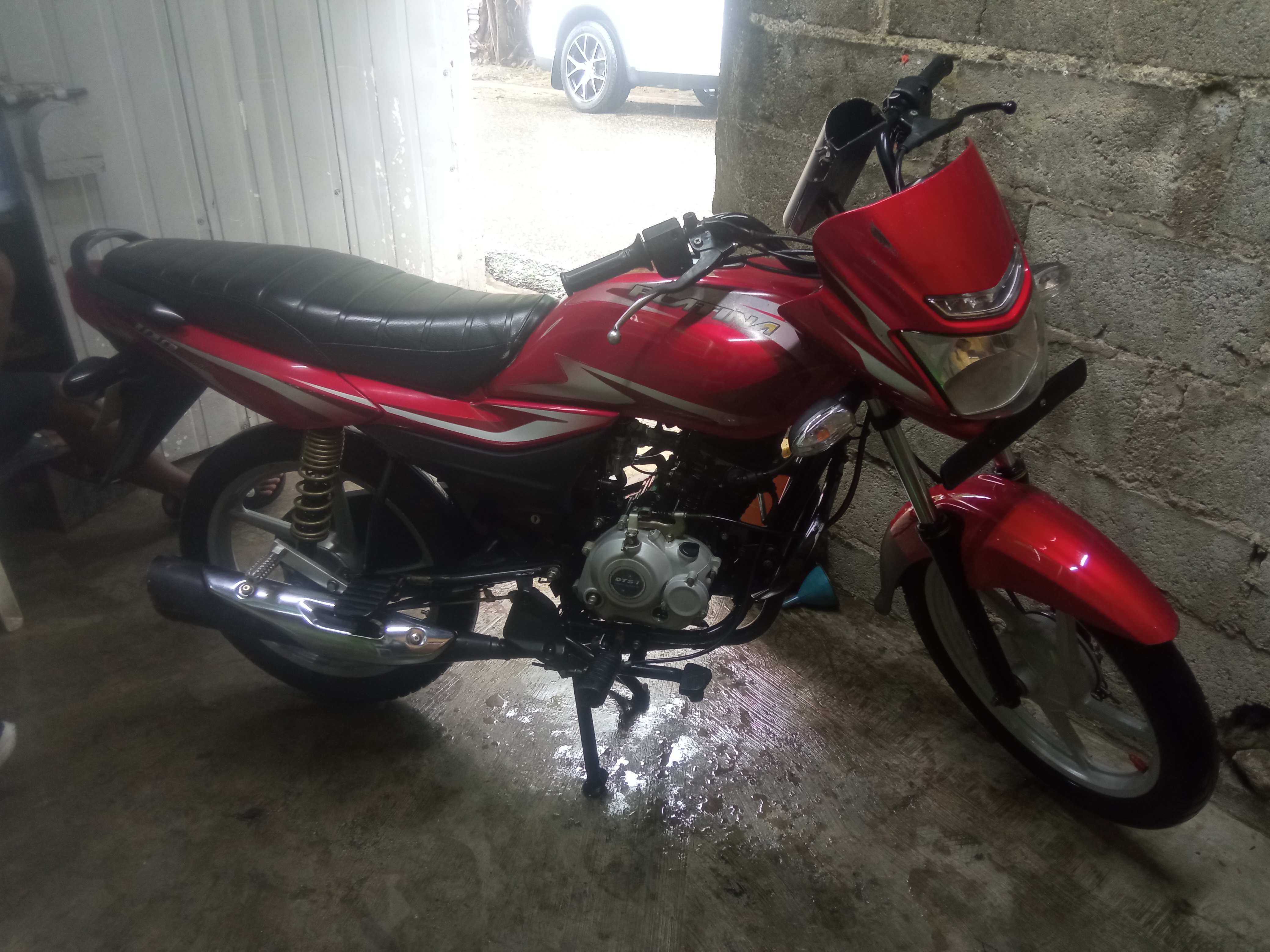 motores y pasolas - Montor vajaj 100 papeles en mano  4