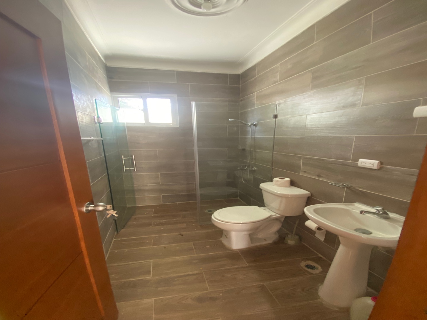 casas - ELEGANTE Y MODERNA CASA EN VENTA EN SANTIAGO DE LOS CABALLEROS
 7
