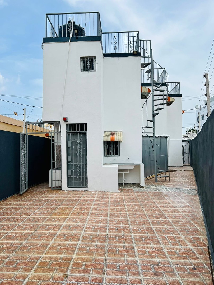 casas - 🔥VENDO DE OPORTUNIDAD 🏡CASA DE 2 NIVEL 📍 SECTOR CABIRMA DEL ESTE 9