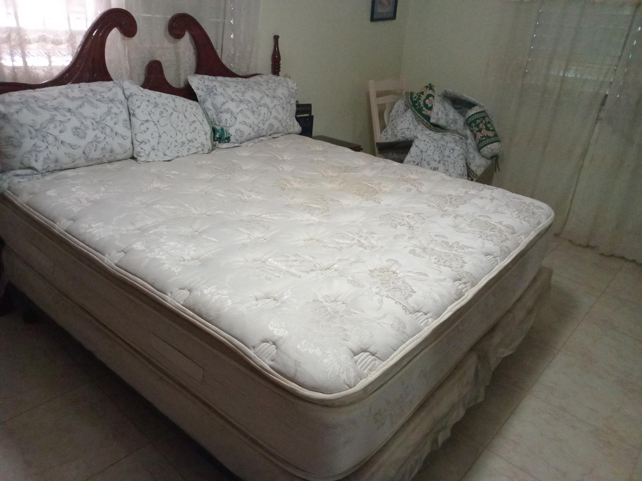 muebles y colchones - Juego de habitación en Caoba 1