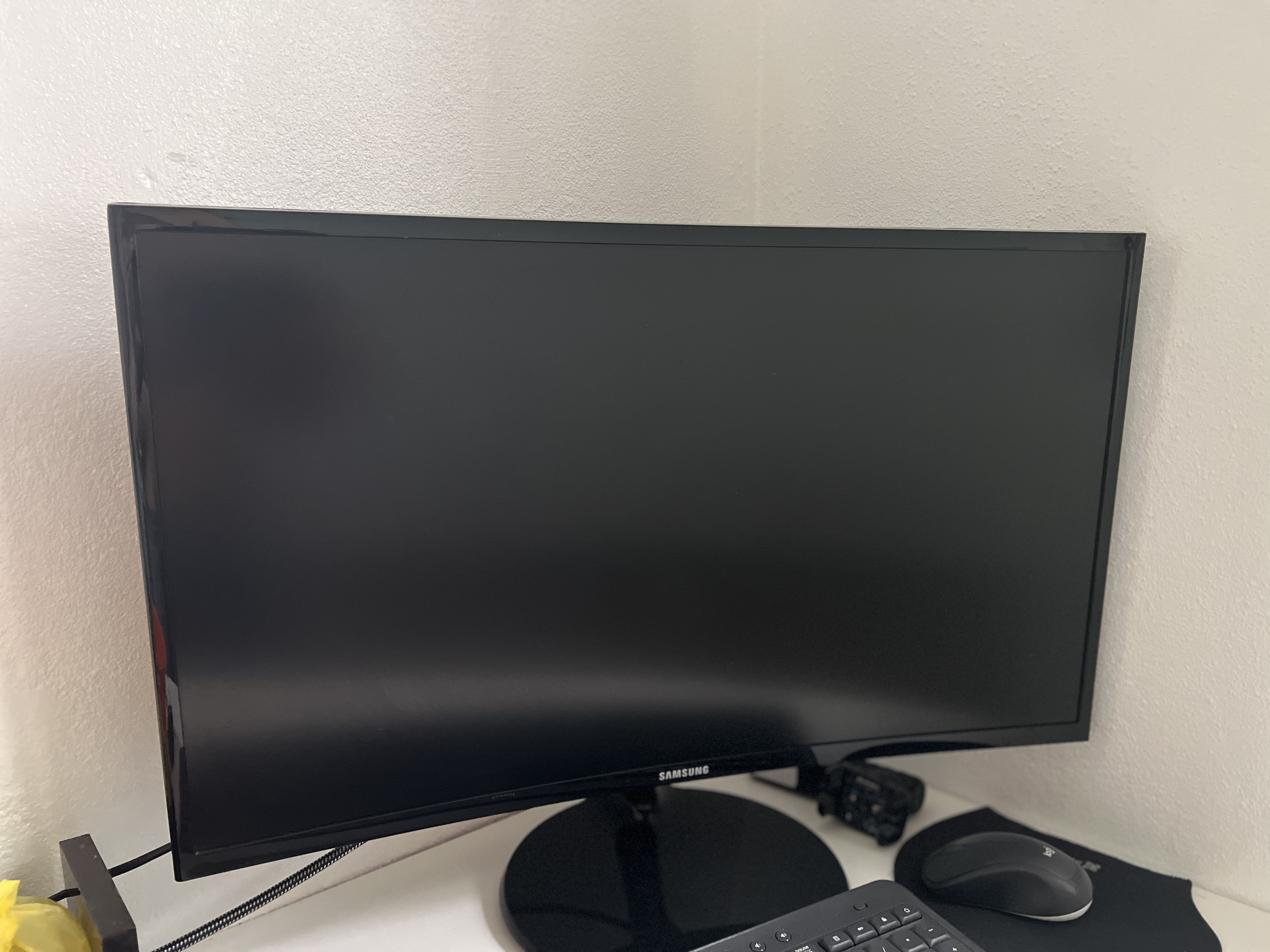 computadoras y laptops - Monitor Samsung curved de 27 pulgadas  1