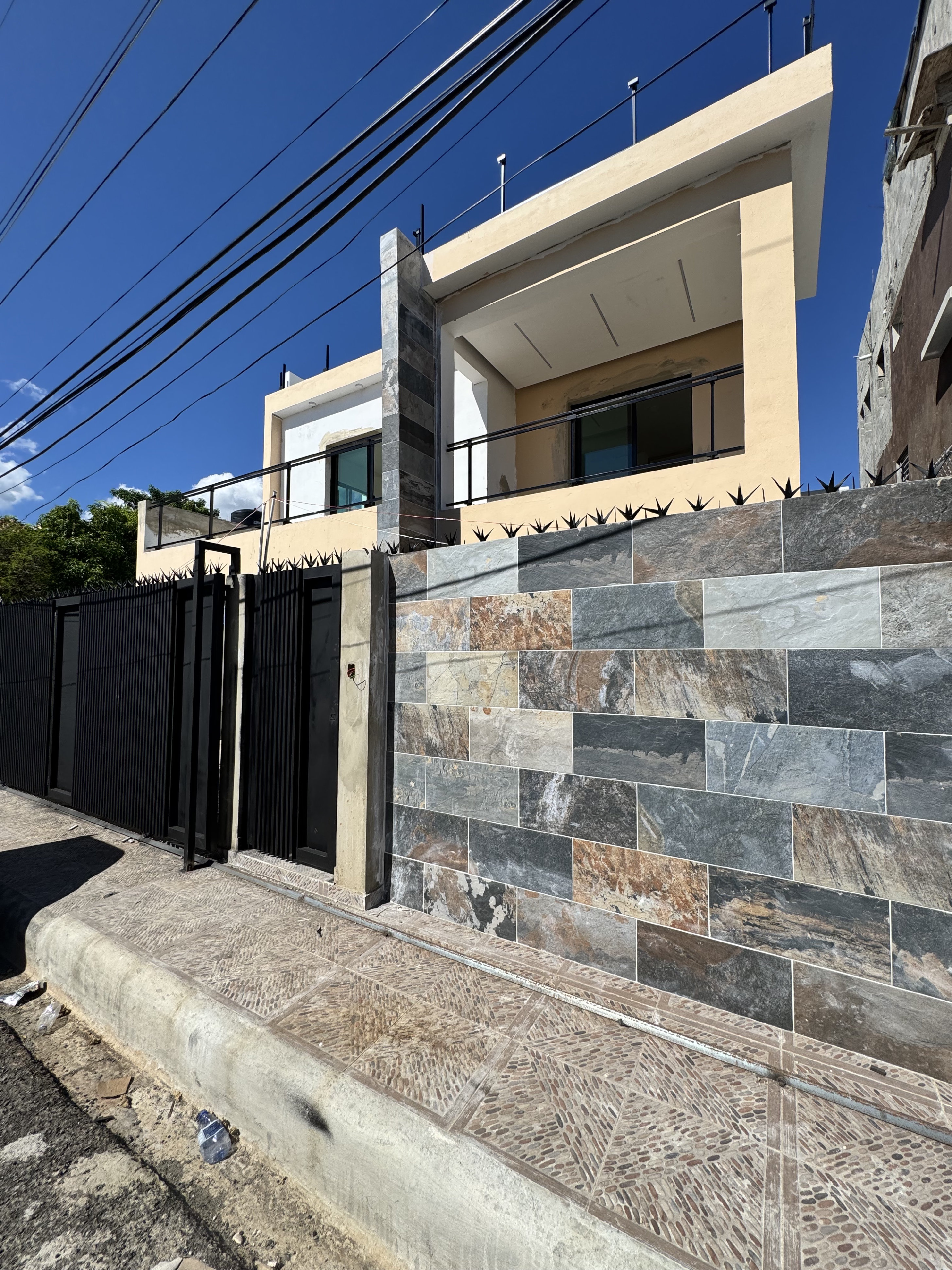 casas - venta de casa en la autopista de san isidro brisa oriental santo Domingo 4 hab 3