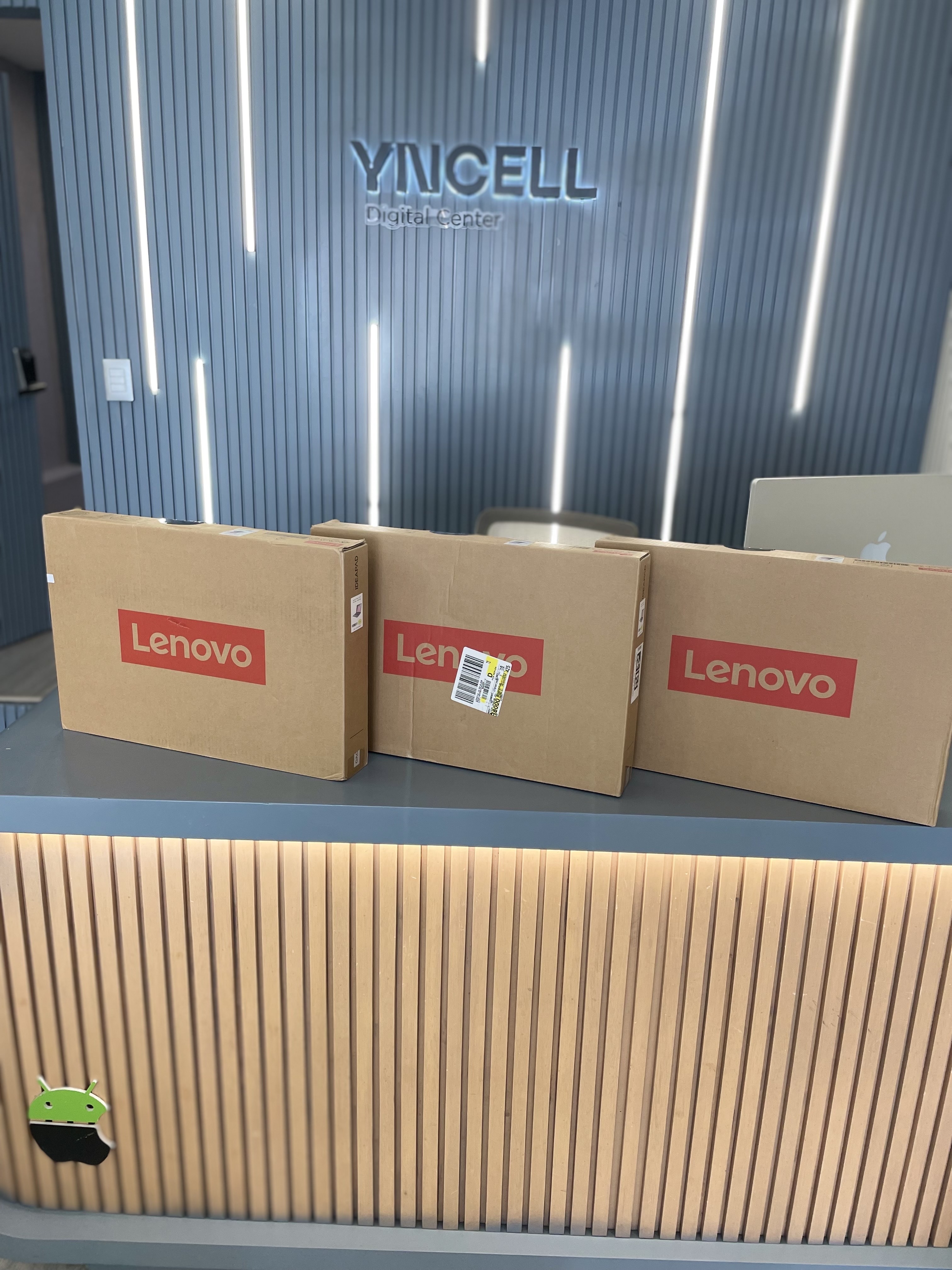 computadoras y laptops - LAPTOP LENOVO 15,6 PULGADASRYZEN 58GB DE RAM 256GB SSD 2