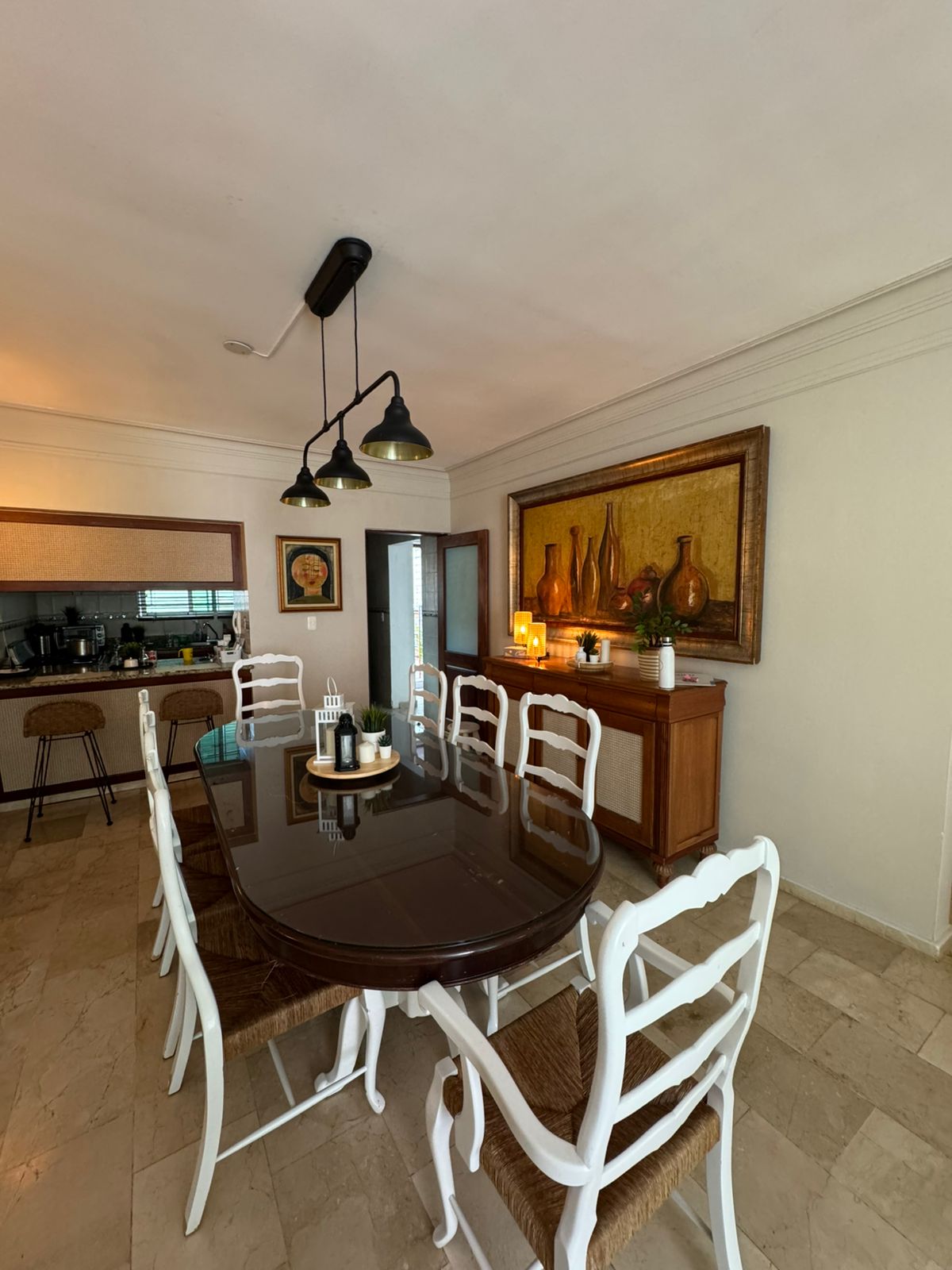 muebles y colchones - Comedor ovalado en caoba con tope de cristal. Con 10 sillas en caoba y pajilla. 4