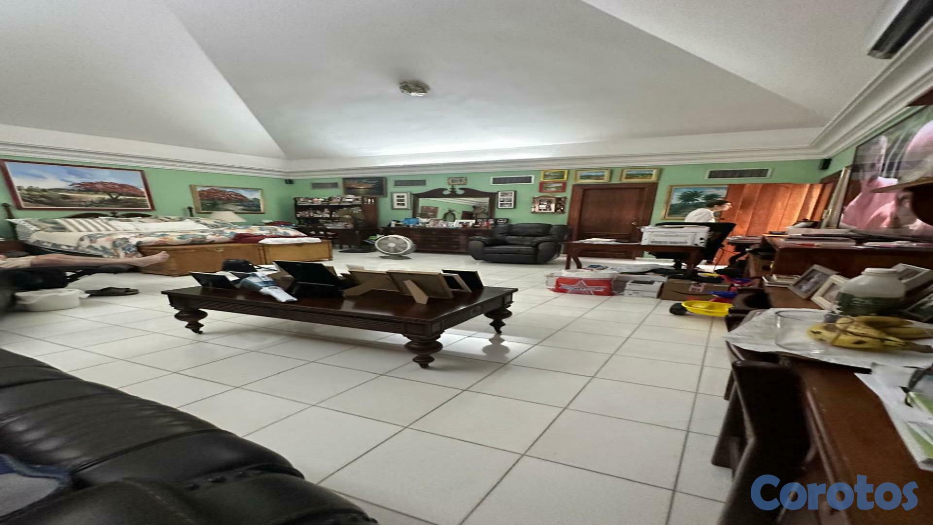 casas - Venta amplia casa con terreno de 2,100m2 3