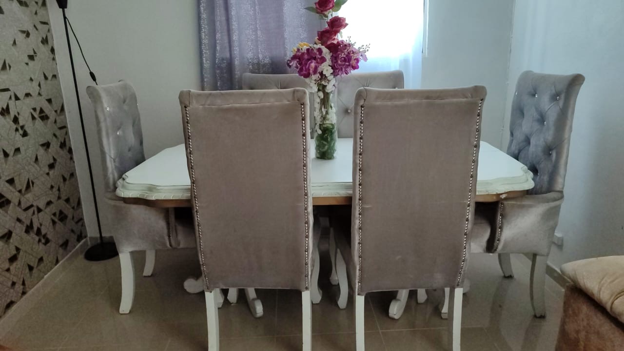 muebles y colchones - Comedor de 6 sillas caoba tapizado 