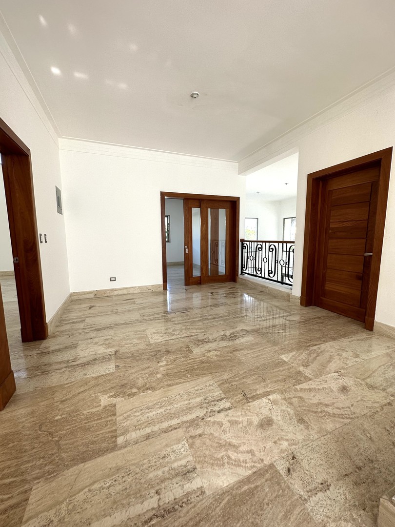 casas - La Julia casa 4 habitaciones 6 baños 4 parqueos 2