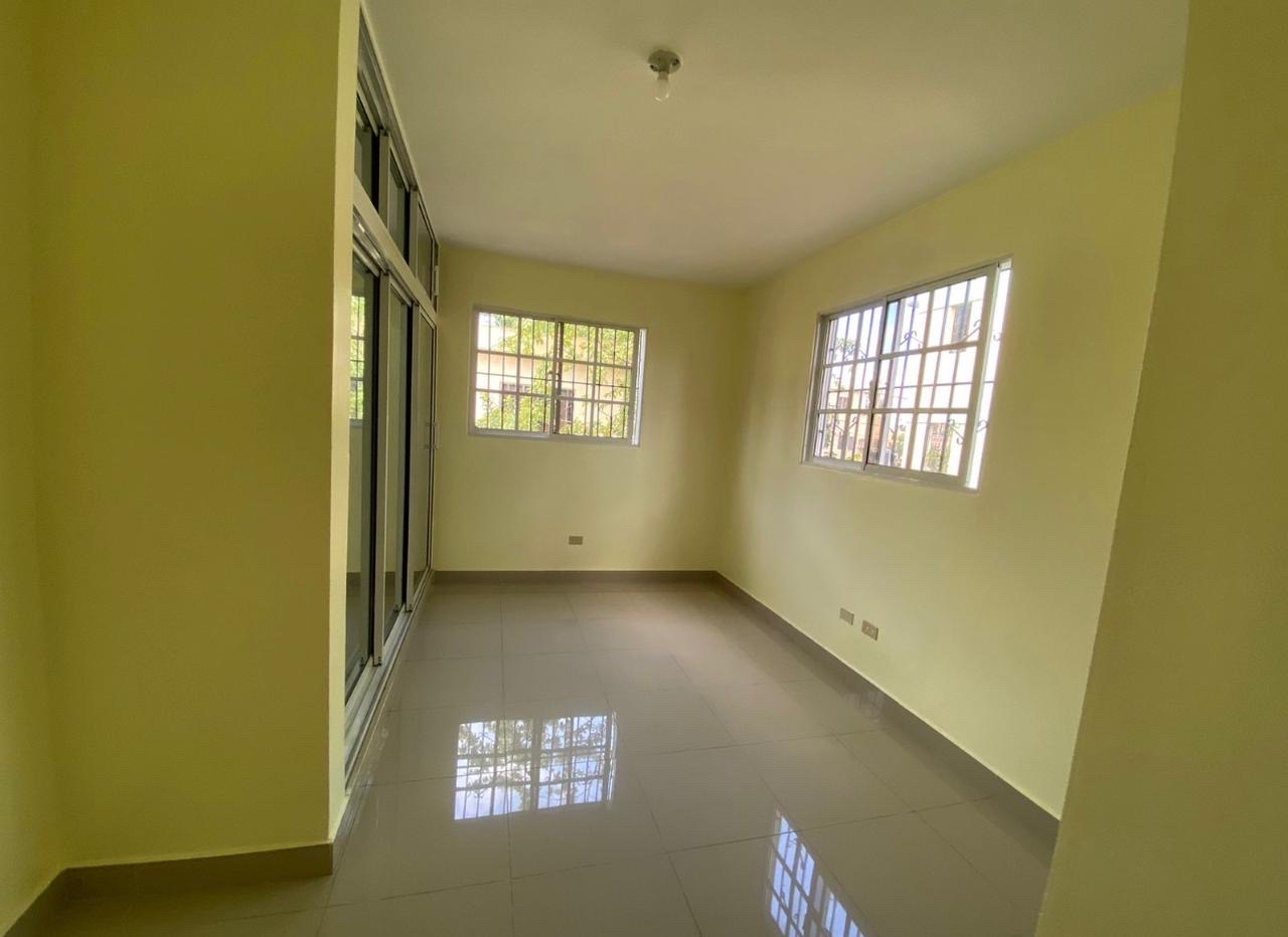casas - venta de casa con 340mts de solar  en la charles de Gaulle santo Domingo este 6