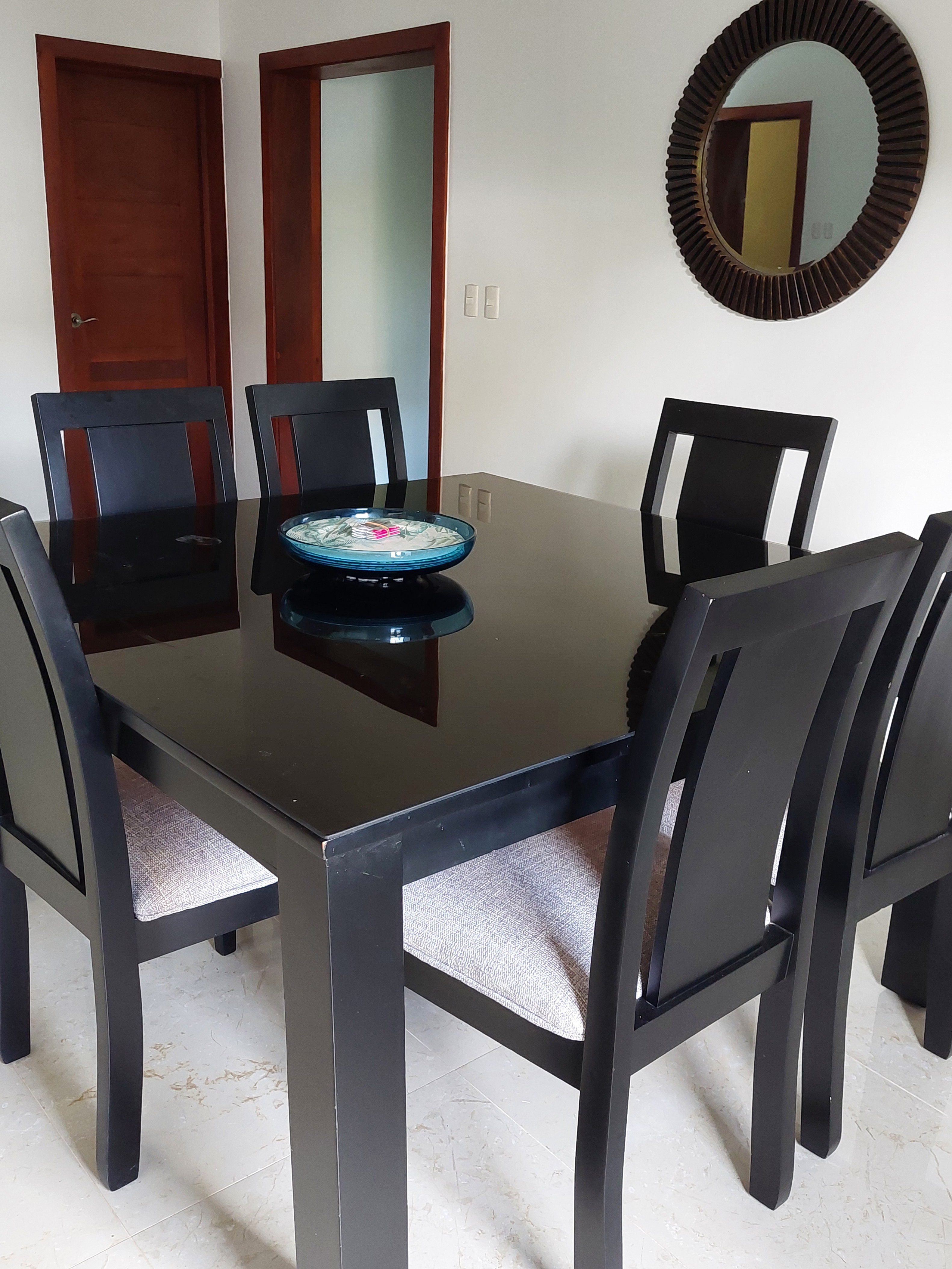 muebles y colchones - Juego de comedor en Caoba 100% 1