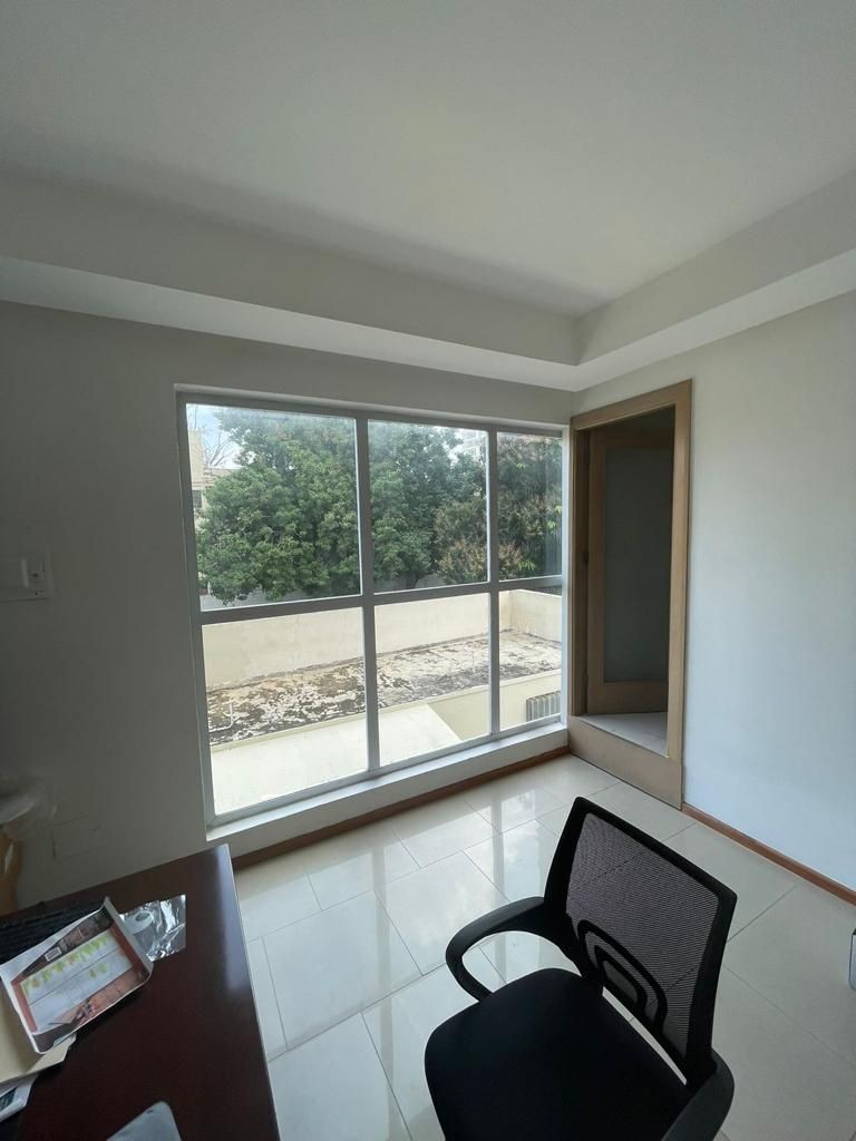 oficinas y locales comerciales - Piantini local de 174m2 2do piso 7 parqueos 1
