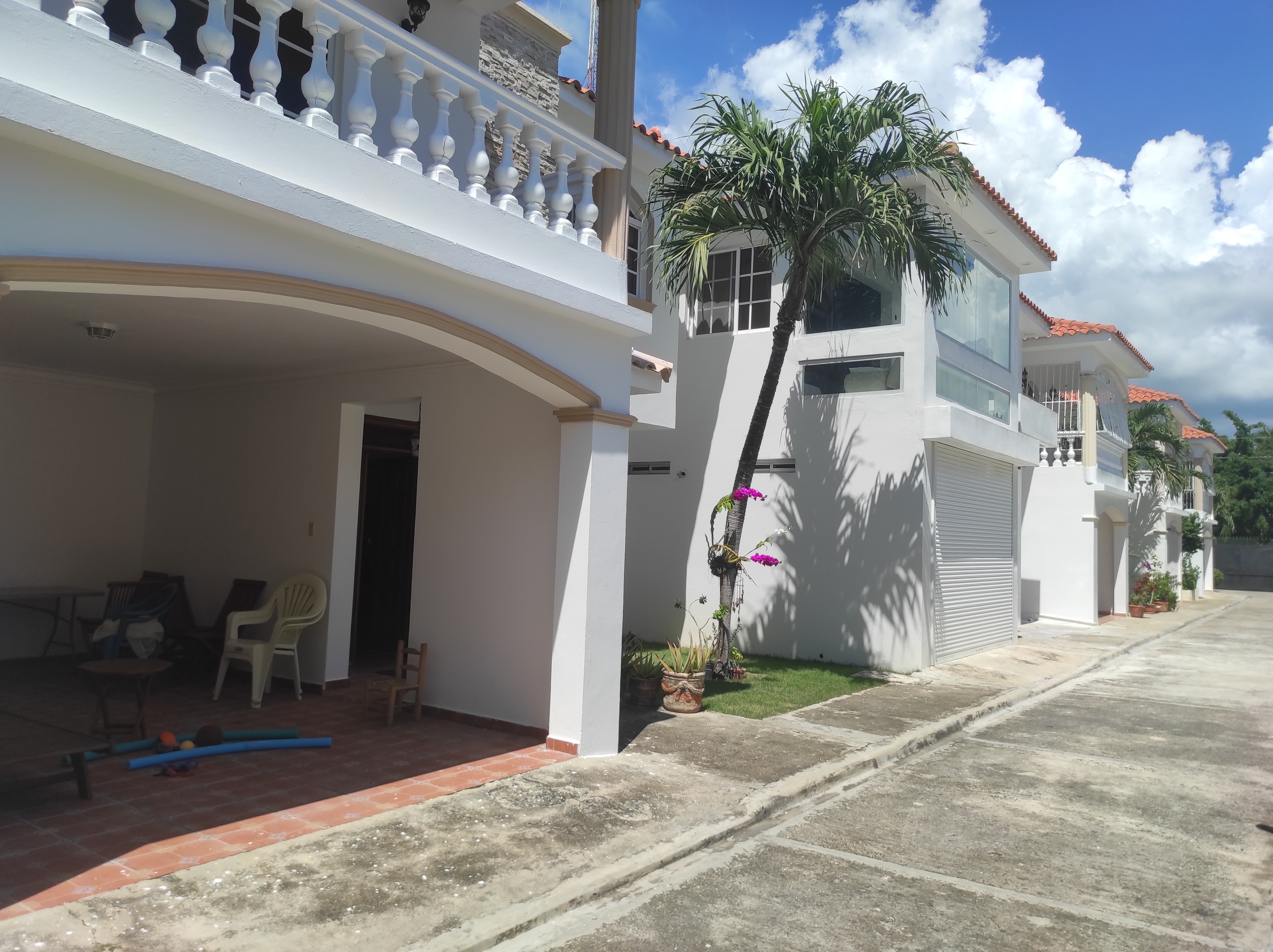 casas vacacionales y villas - Villa amueblada en Juan Dolio, 500 metros de la playa 1