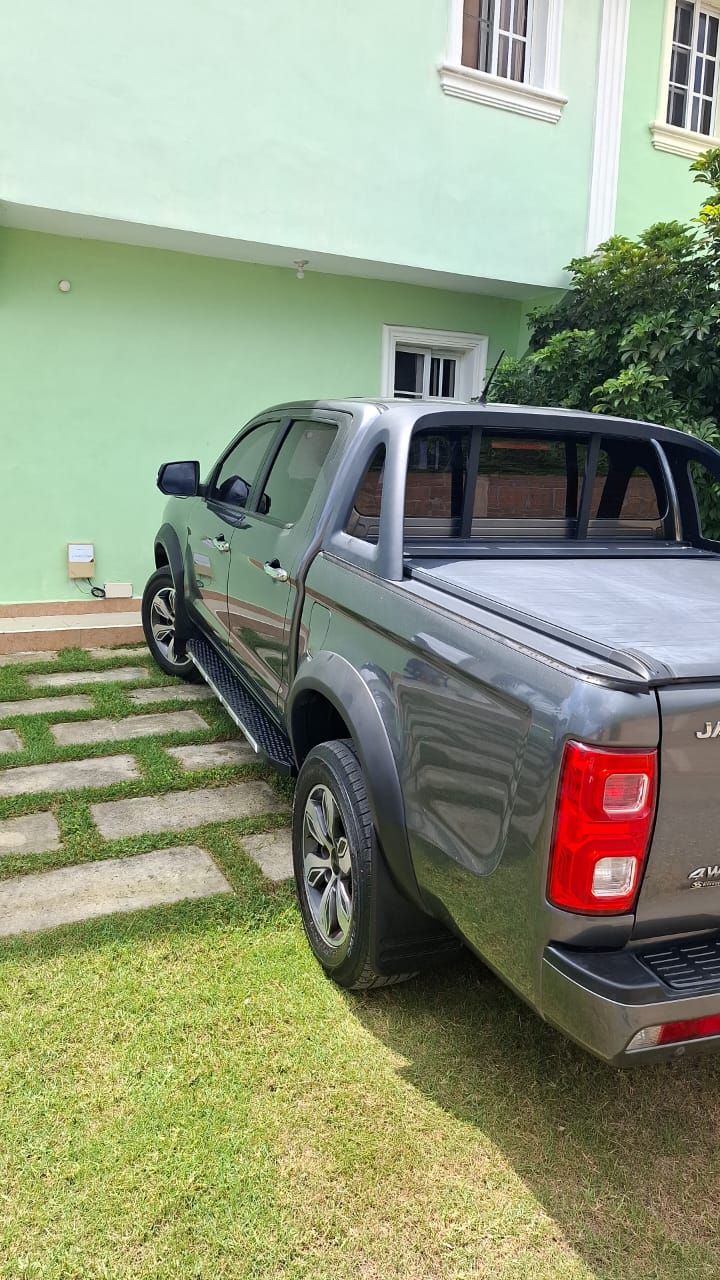 jeepetas y camionetas - Vendo por regreso en europa jeepeta jac turbo diesel casi nueva 1