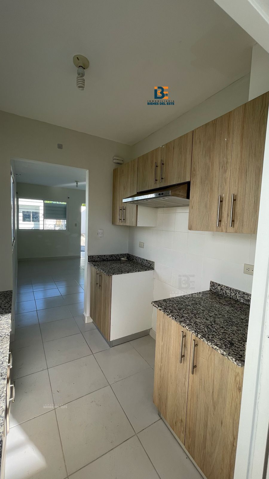 apartamentos -  Alquiler CASA de Tres habitaciones en Residencial 4