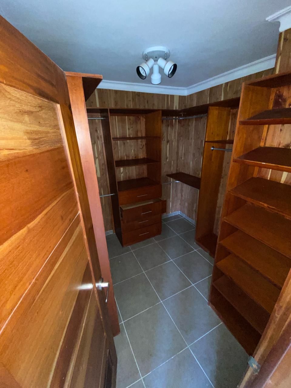 casas - Vendo Casa en San Isidro  6