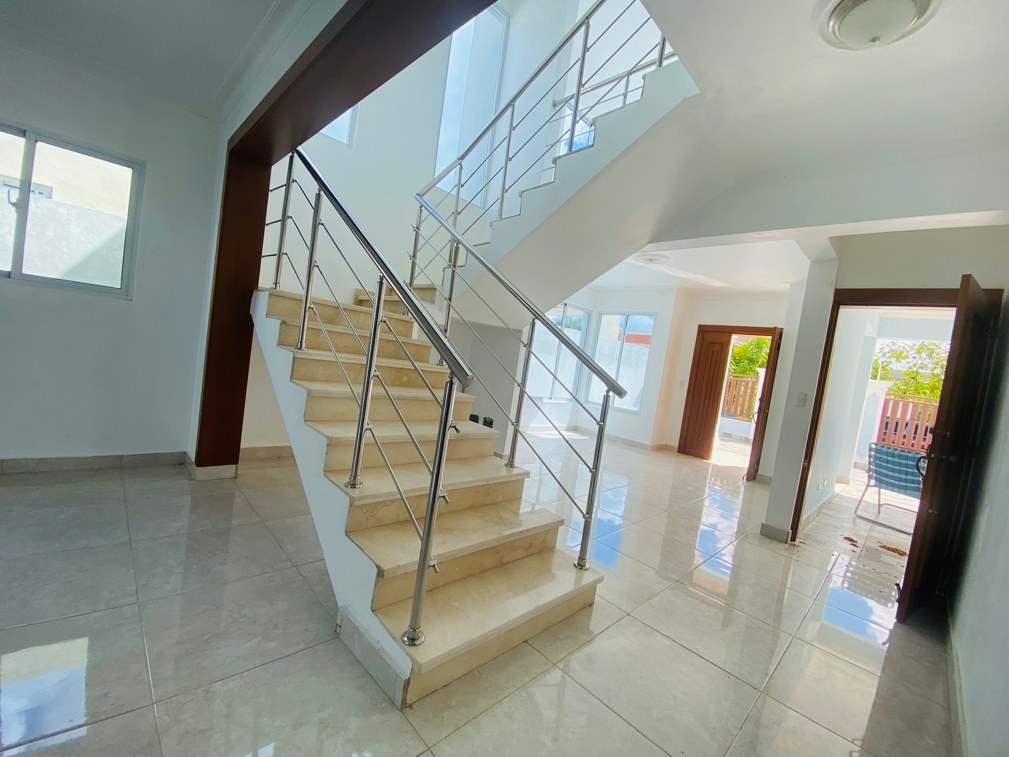 casas - ELEGANTE Y MODERNA CASA EN VENTA EN SANTIAGO DE LOS CABALLEROS
 5