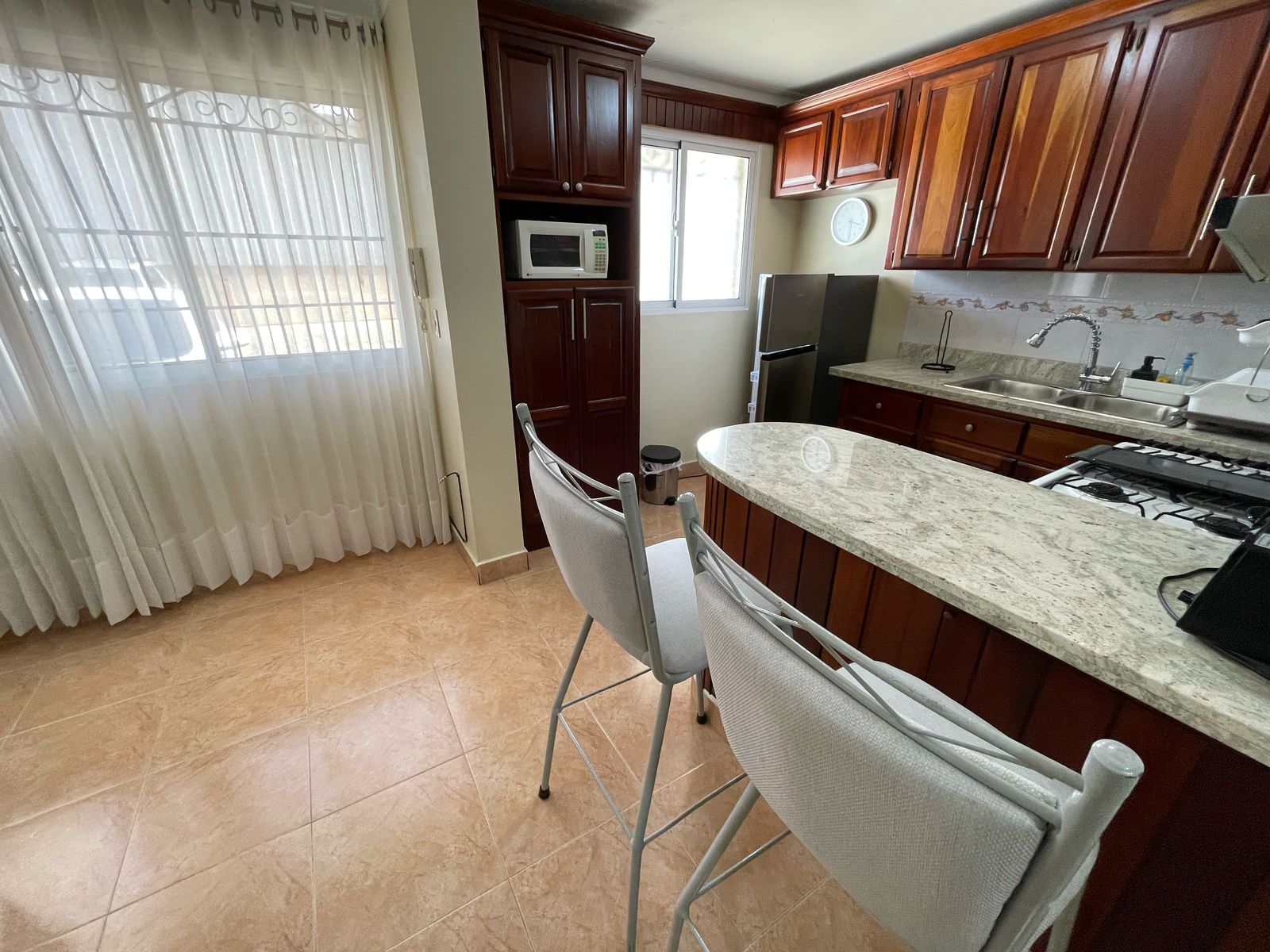 apartamentos - alquilo estudio amueblado atrás de pcmm santiago  3