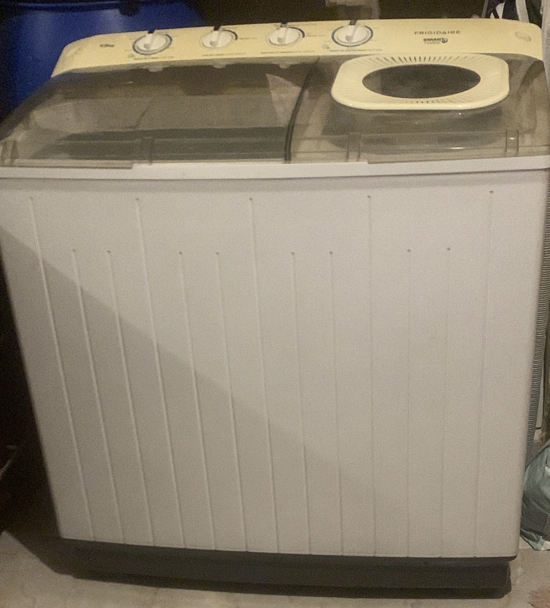 muebles y colchones - Lavadora frigidaire de 28 libras 