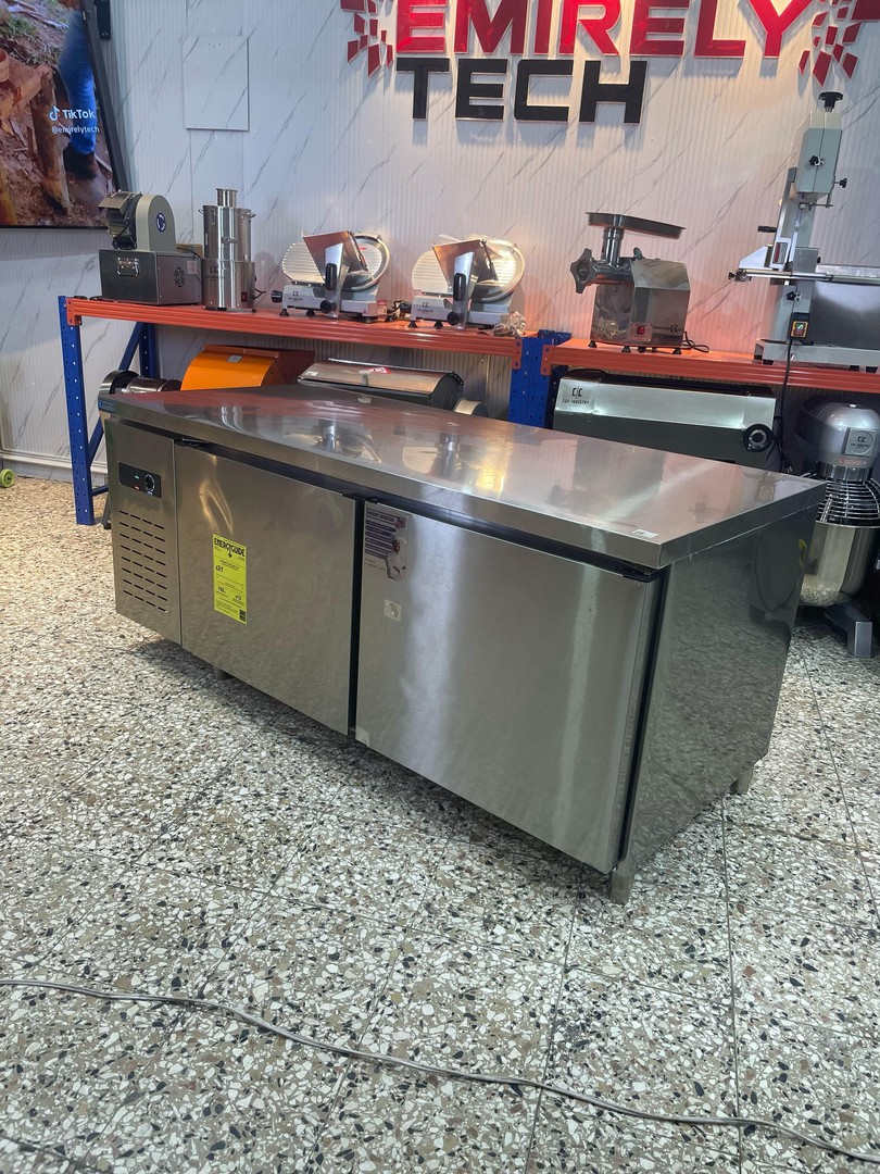 equipos profesionales - Mesa de trabajo para cocina con refrigerador 2