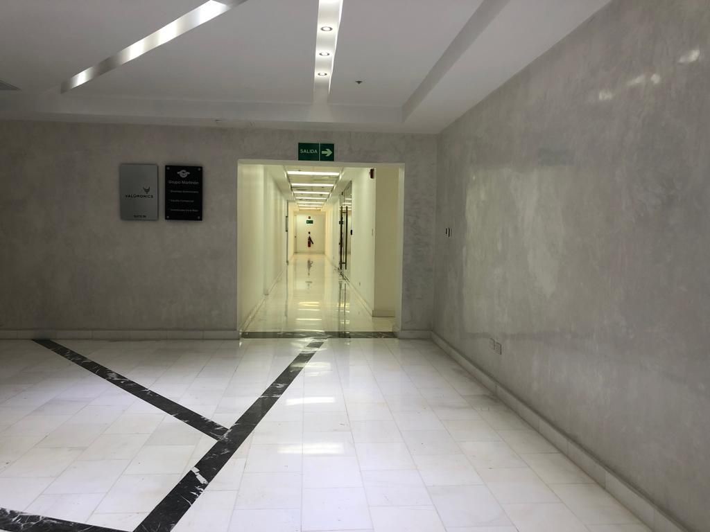 oficinas y locales comerciales - Oficina en torre corporativa de 213m2 7 parqueos Piantini 1