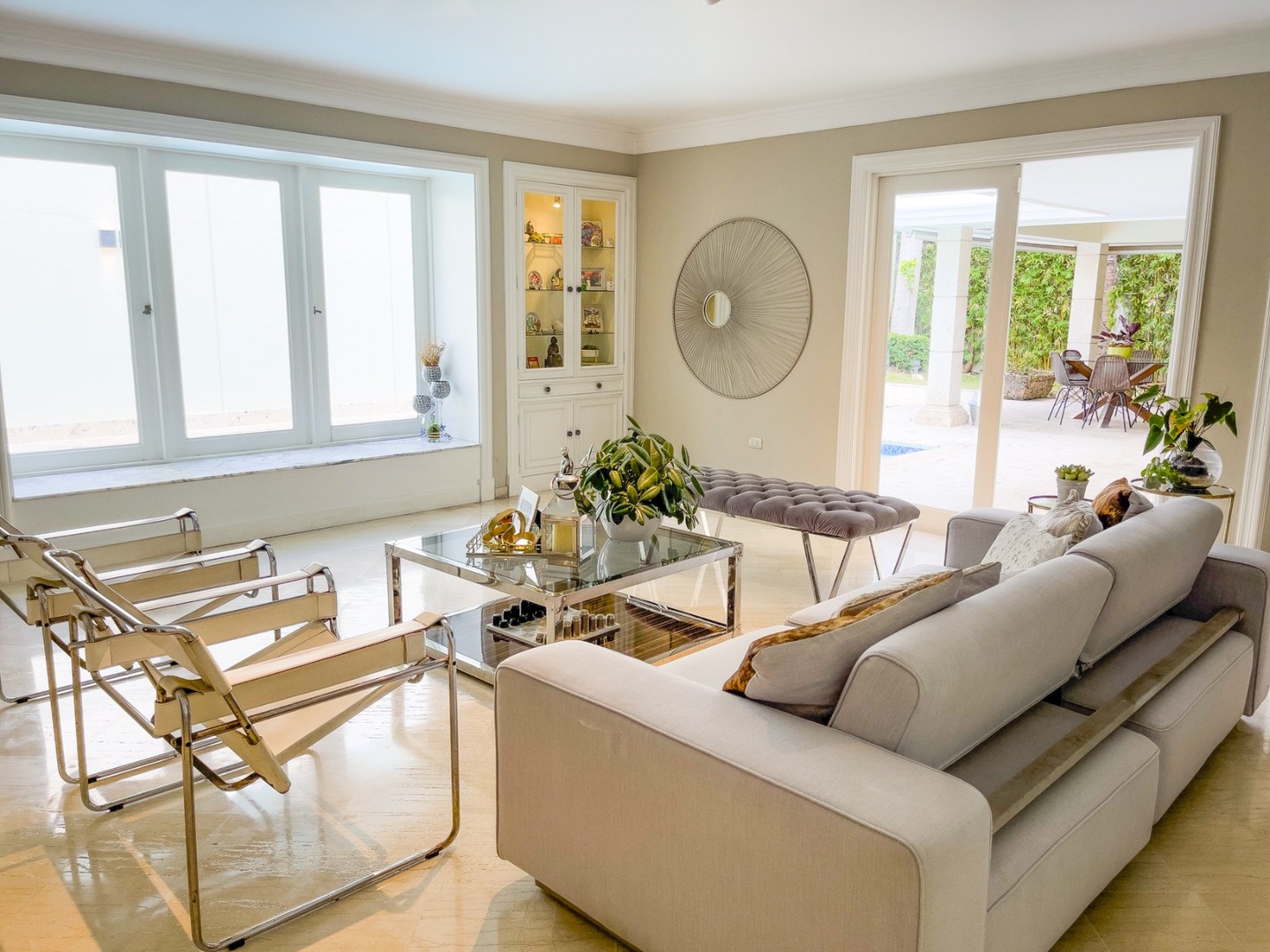casas - Casa en Venta Moderna y Elegante con Piscina en Viejo Arroyo hondo 2