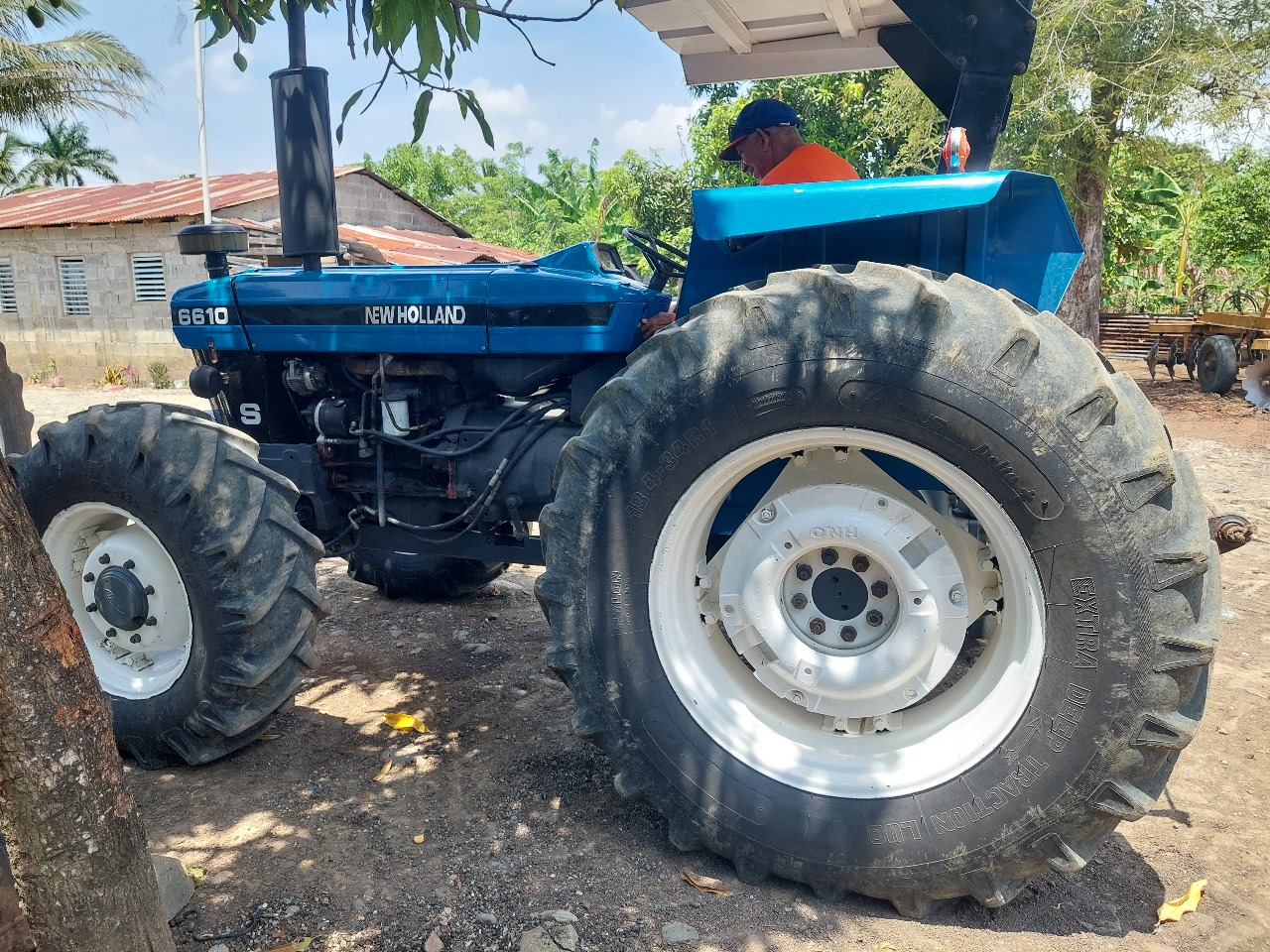 otros vehiculos - EN VENTA: Tractor New Holland 6610 4x4 con Rastra  3