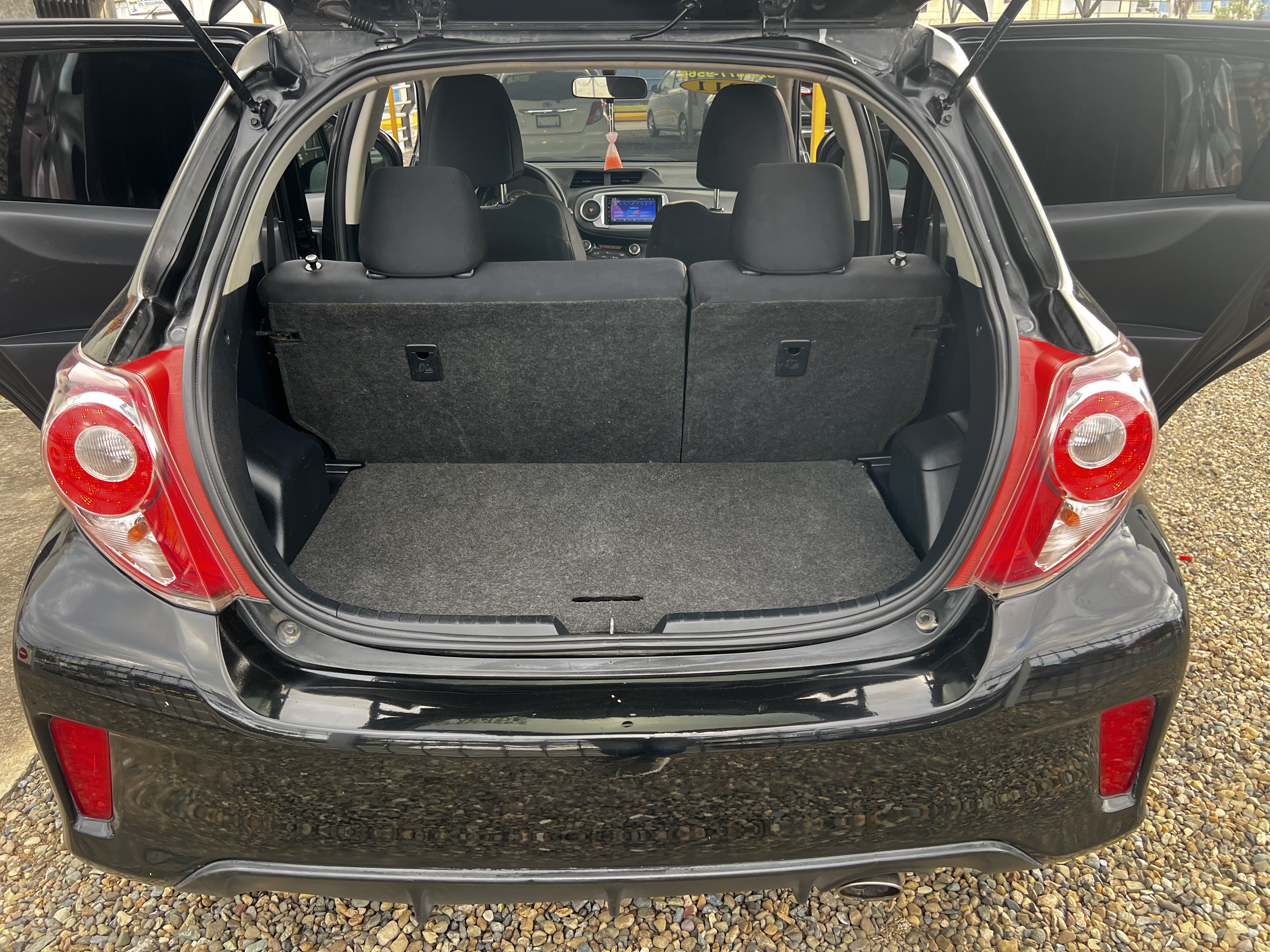 carros - Toyota Vitz 2011 Full RS Yaris Fit logo march mira 4