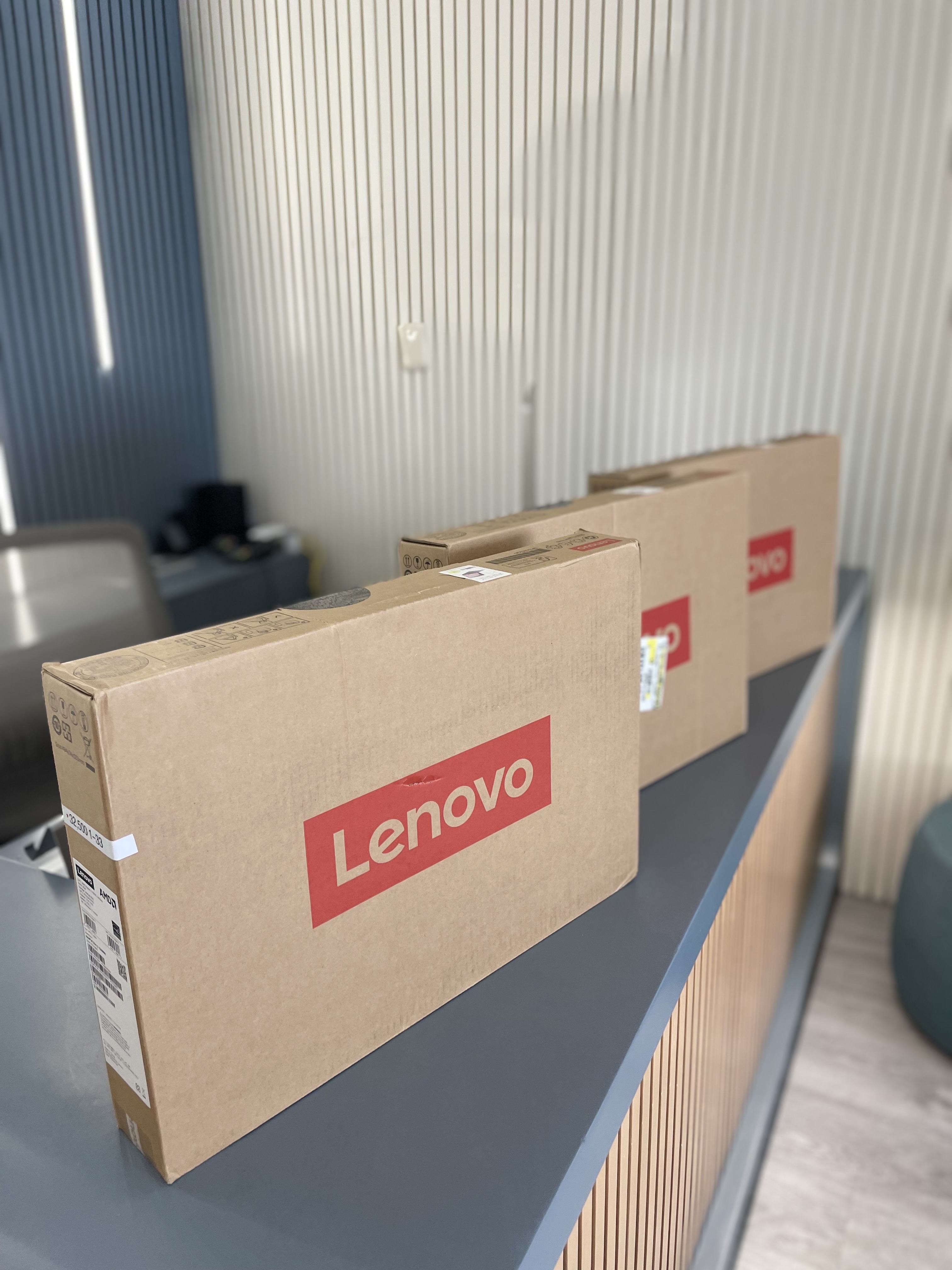computadoras y laptops - LAPTOP LENOVO 15,6 PULGADASRYZEN 58GB DE RAM 256GB SSD 3
