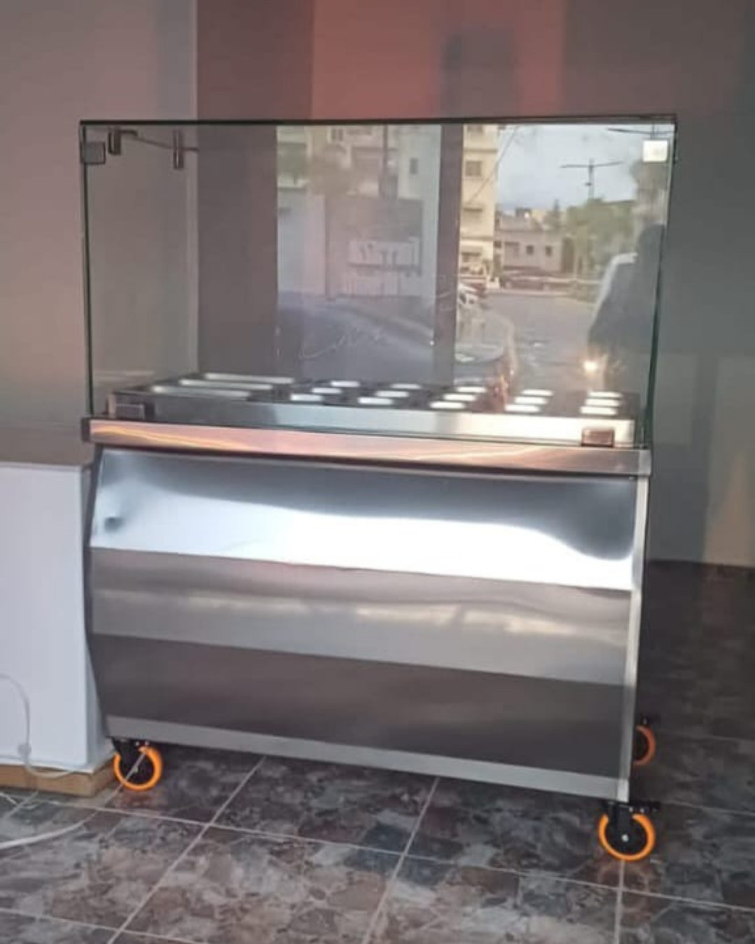 equipos profesionales - Exhibidor de Acero Inoxidable con Vitrina de Crist 0