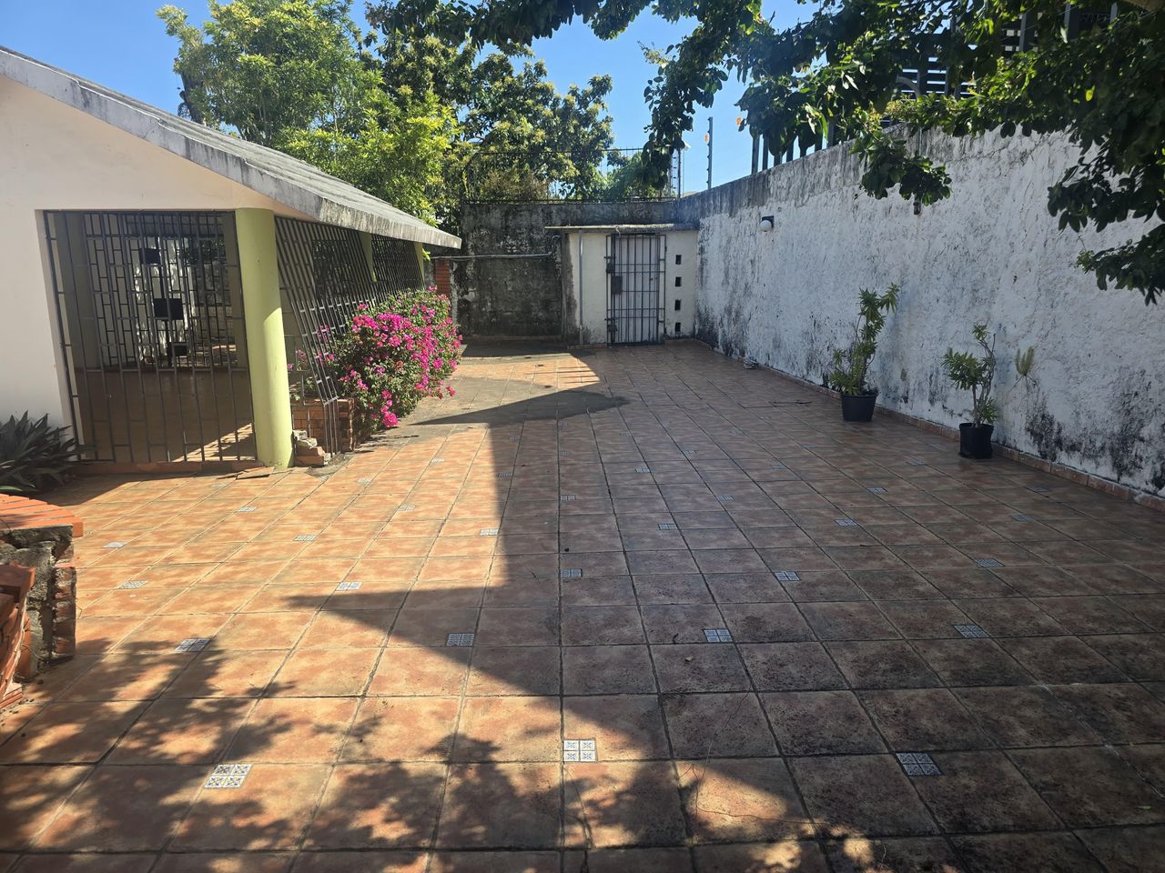 casas - Venta de casa en el millón  0