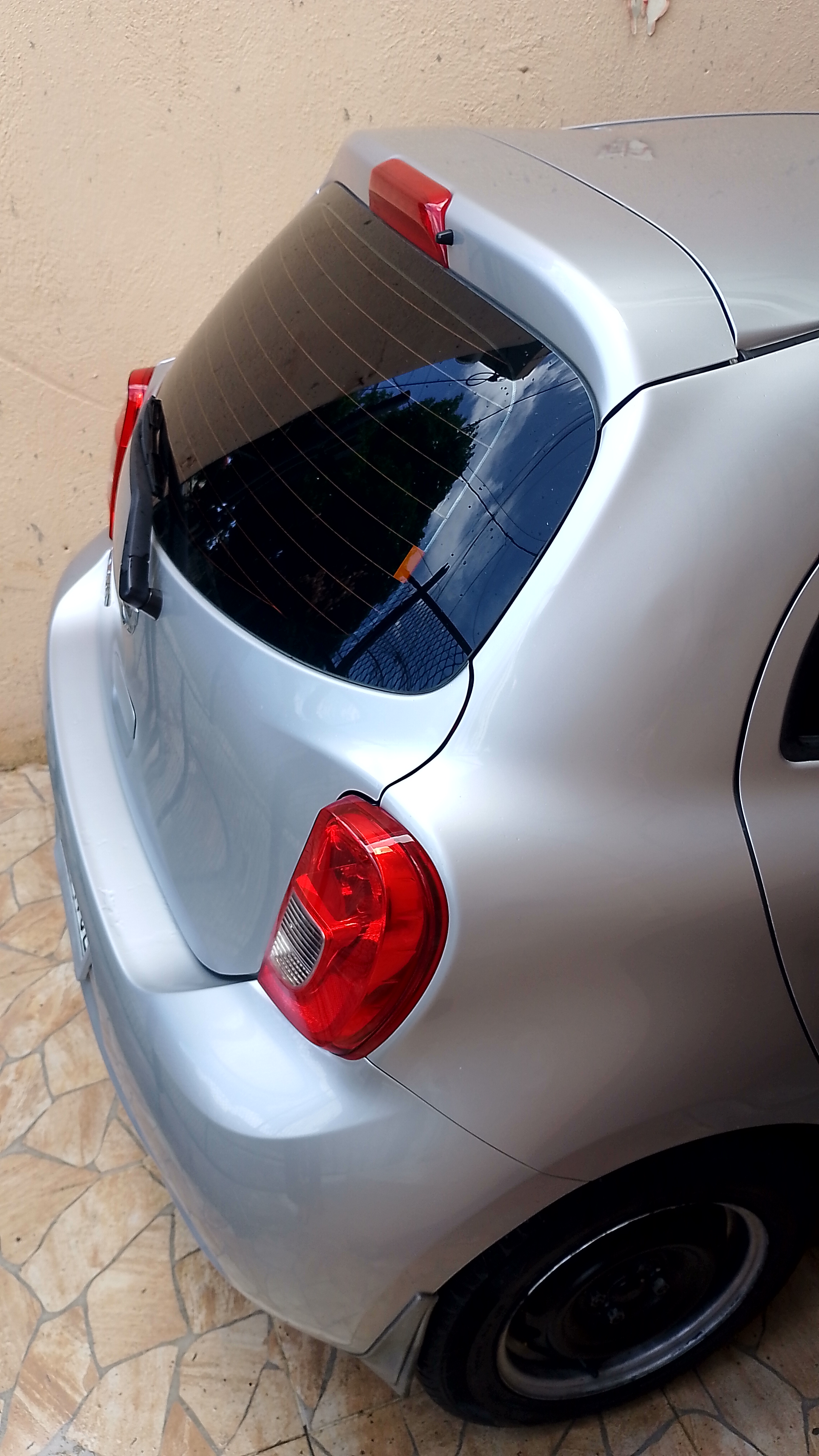 carros - se vende Nissan March 2019 4