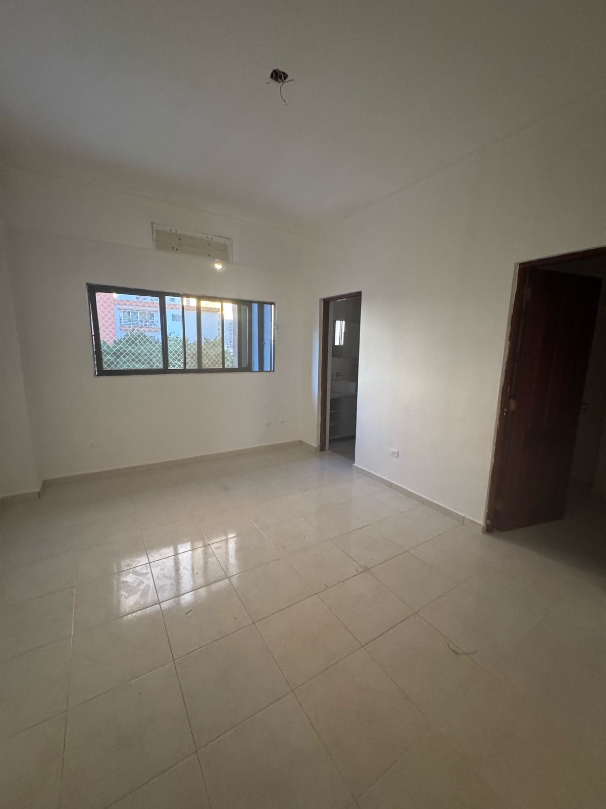 apartamentos - Evaristo Morales tres hab piso 6 dos parqueos balc 1