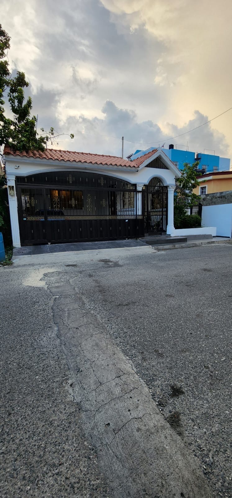 casas - venta de dos casas por el precio de una en la autopista de san isidro  1