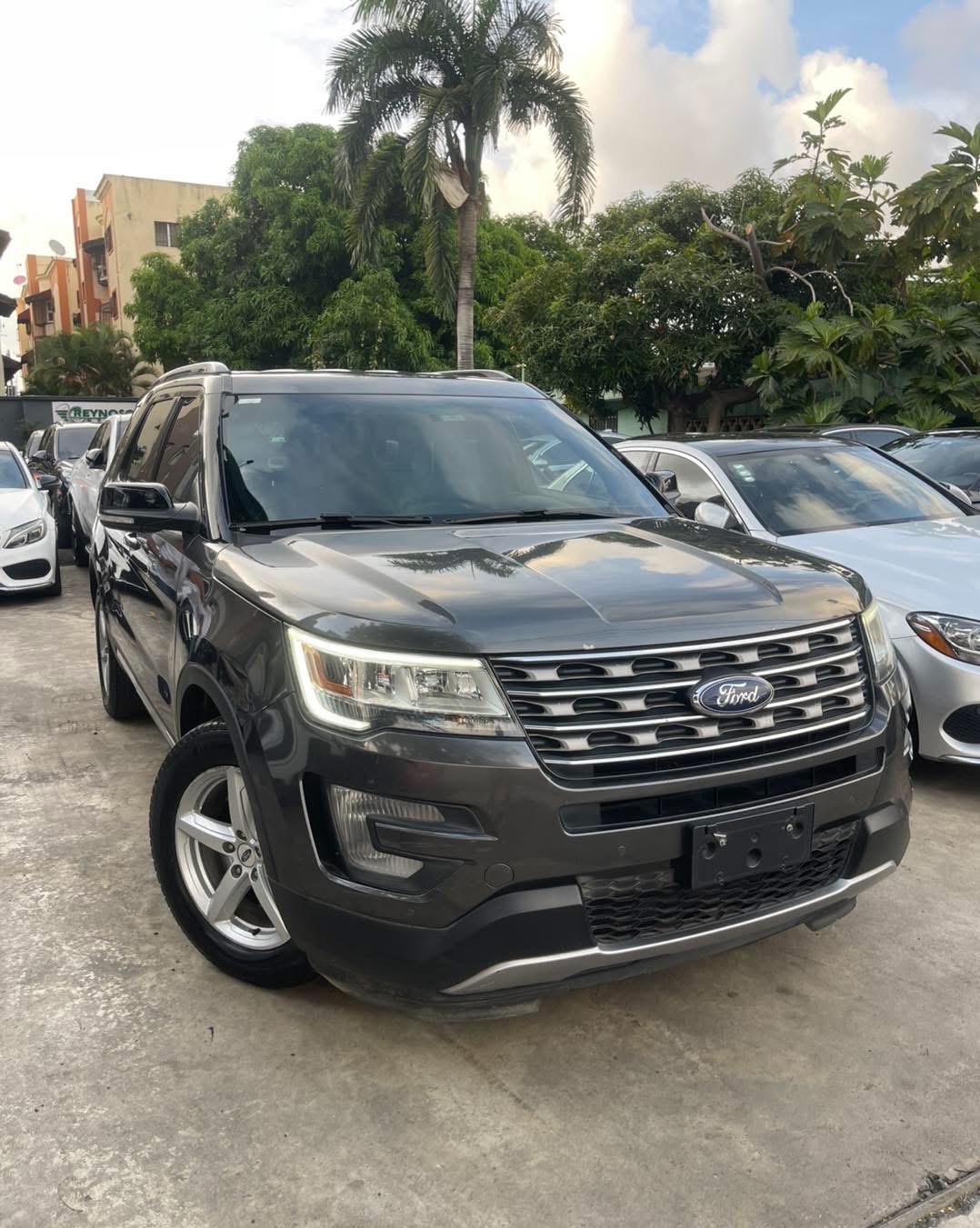 jeepetas y camionetas - FORD EXPLORER XLT 2017 0