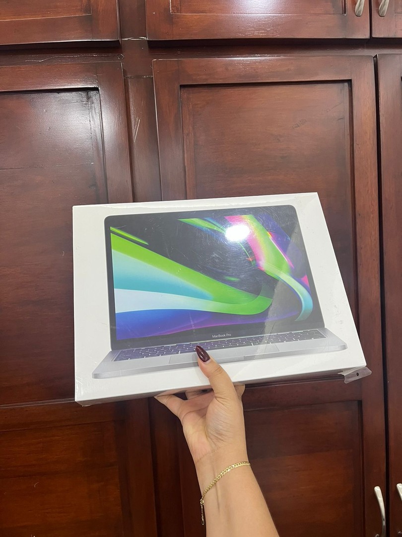 computadoras y laptops - MACBOOK PRO CHIP M2 /8GB RAM /256GB SSD /13-INCH/ SPACE GRAY/ NUEVA-SELLADA 0