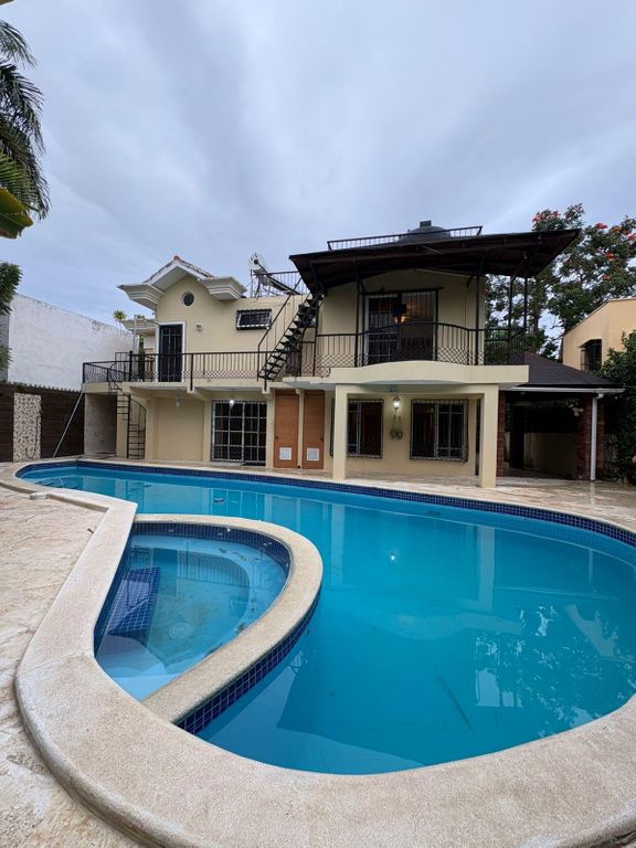 casas vacacionales y villas - Casa de 2 niveles en  alquiler  3