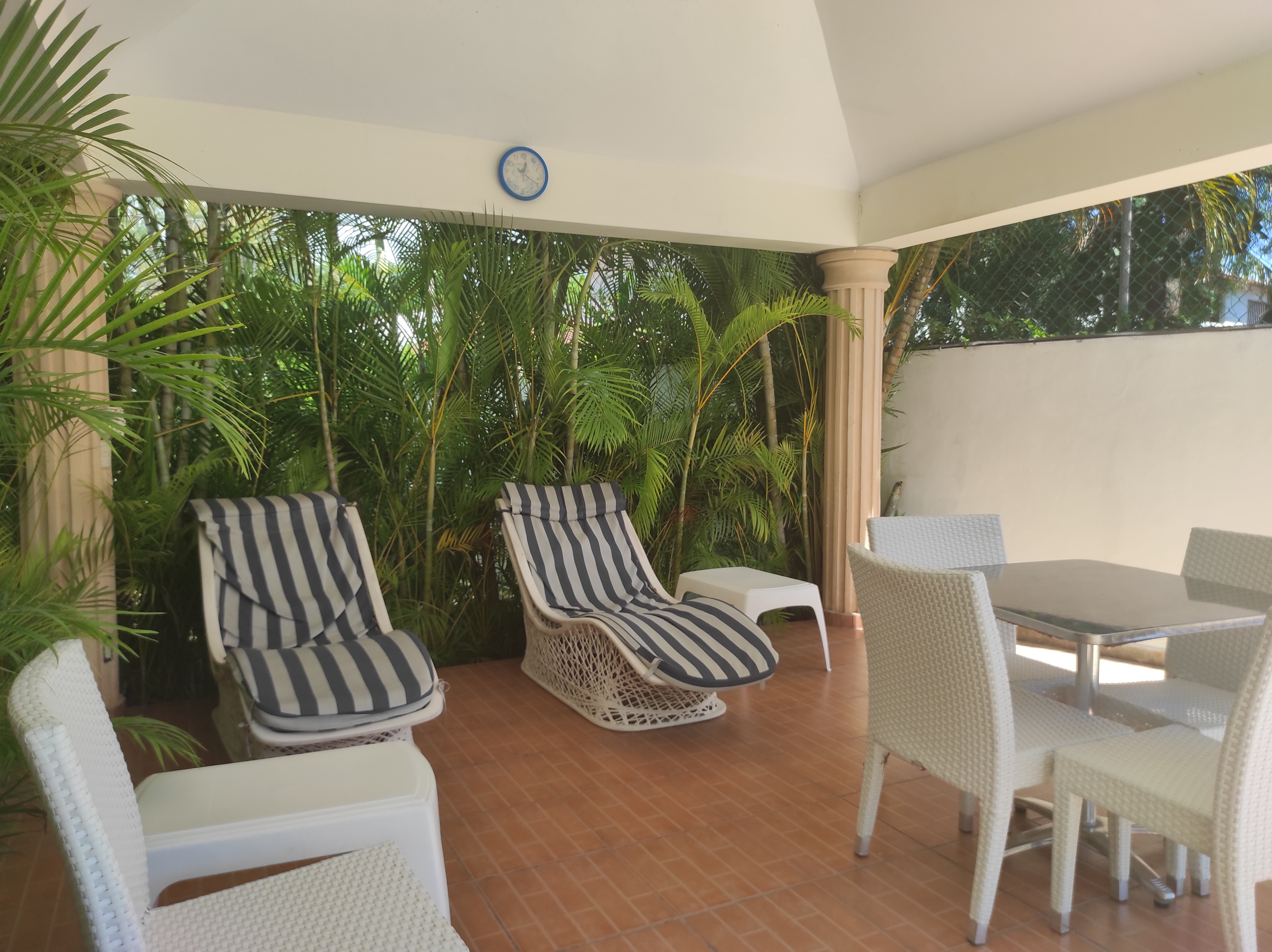 casas vacacionales y villas - Villa amueblada en Juan Dolio, 500 metros de la playa 2