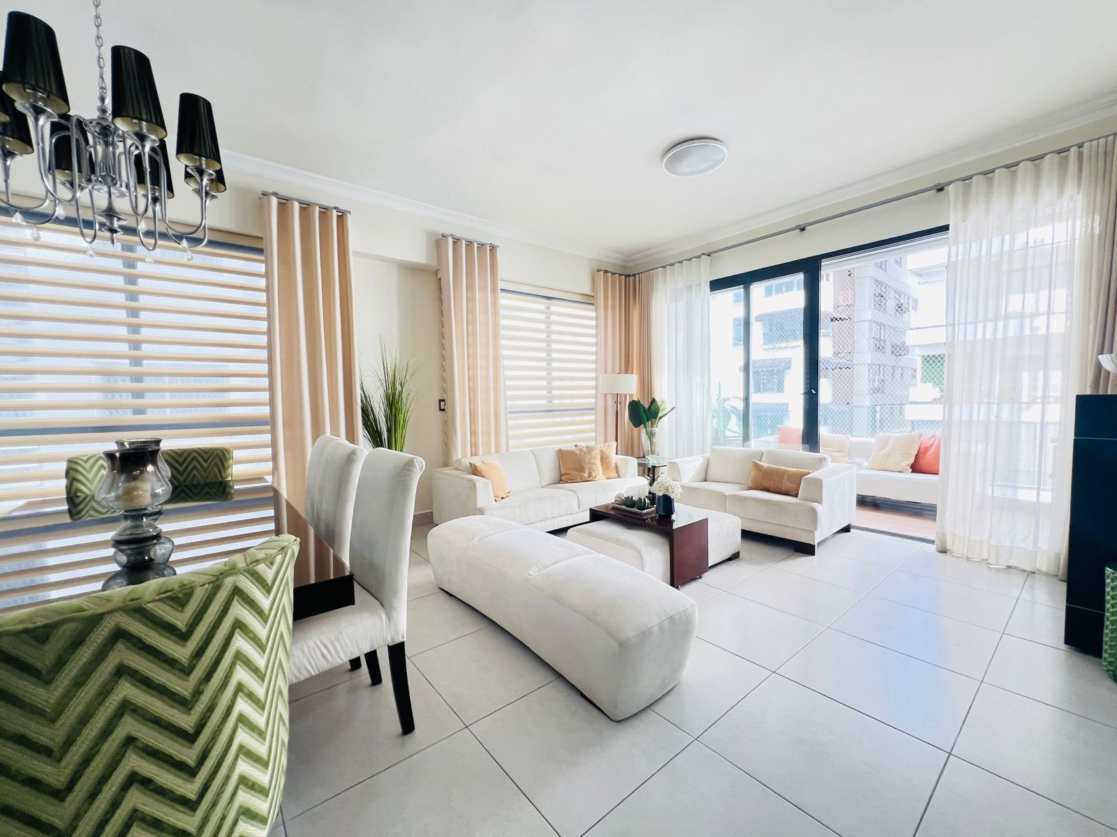 apartamentos - Vendo naco tres habitaciones con baño tres parqueo 4