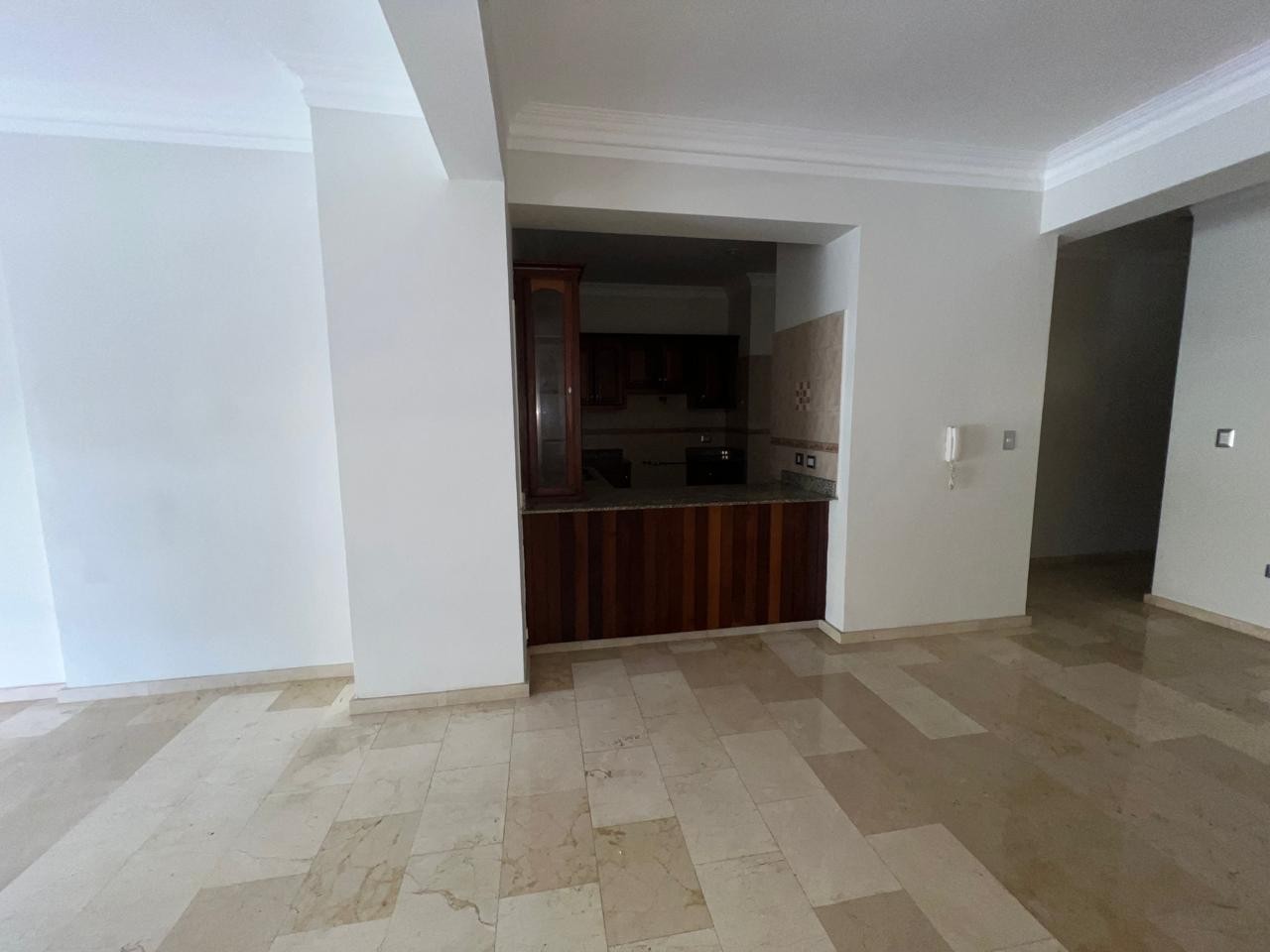 apartamentos - Alquiler Apartamento de 2 Habitaciones Sin Amueblar Ubicado en Bella Vista 2
