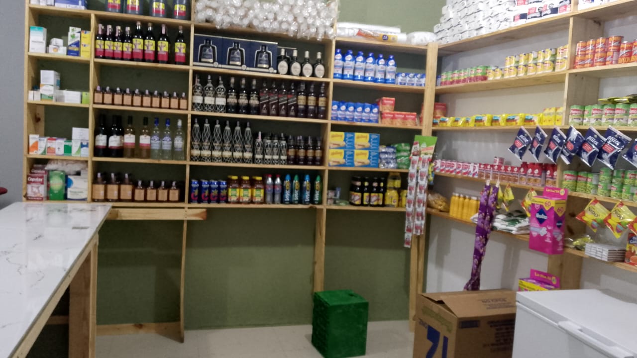 oficinas y locales comerciales - Venta de colmado buen punto por motibo de viaje pa 3