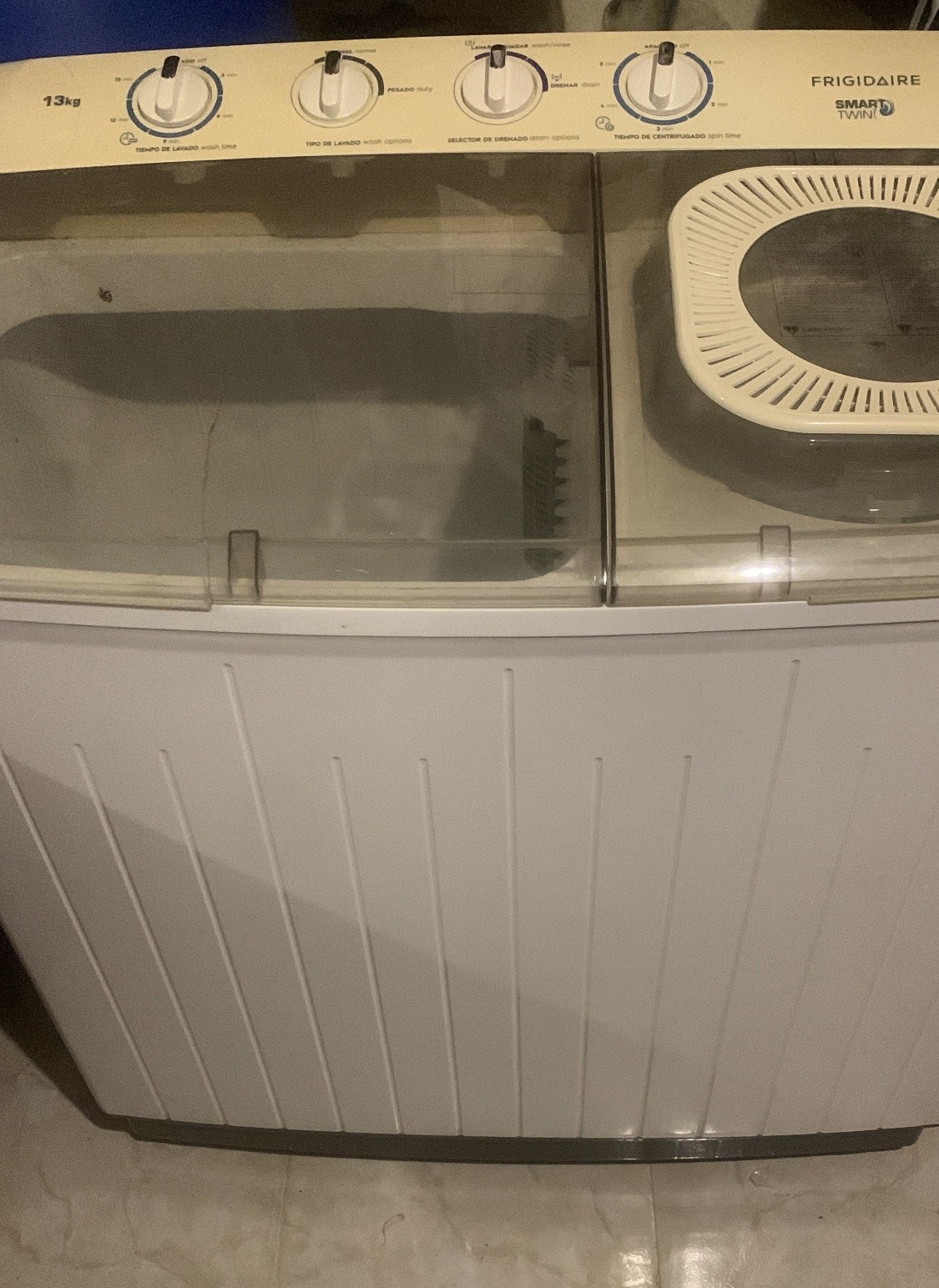 muebles y colchones - Lavadora frigidaire de 28 libras  1