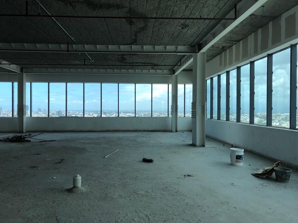 oficinas y locales comerciales - Oficina en torre corporativa de 213m2 7 parqueos Piantini 2