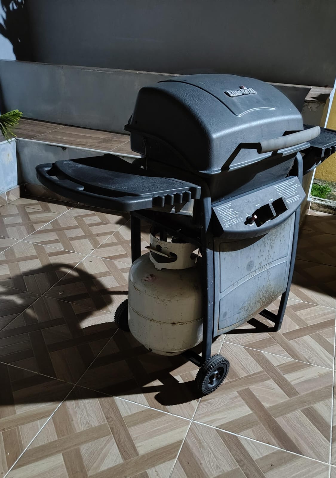 herramientas, jardines y exterior - BBQ Charbroil y Tanque de Gas 1