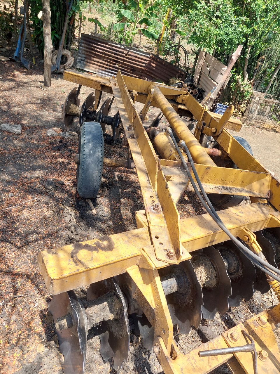 otros vehiculos - EN VENTA: Tractor New Holland 6610 4x4 con Rastra  4