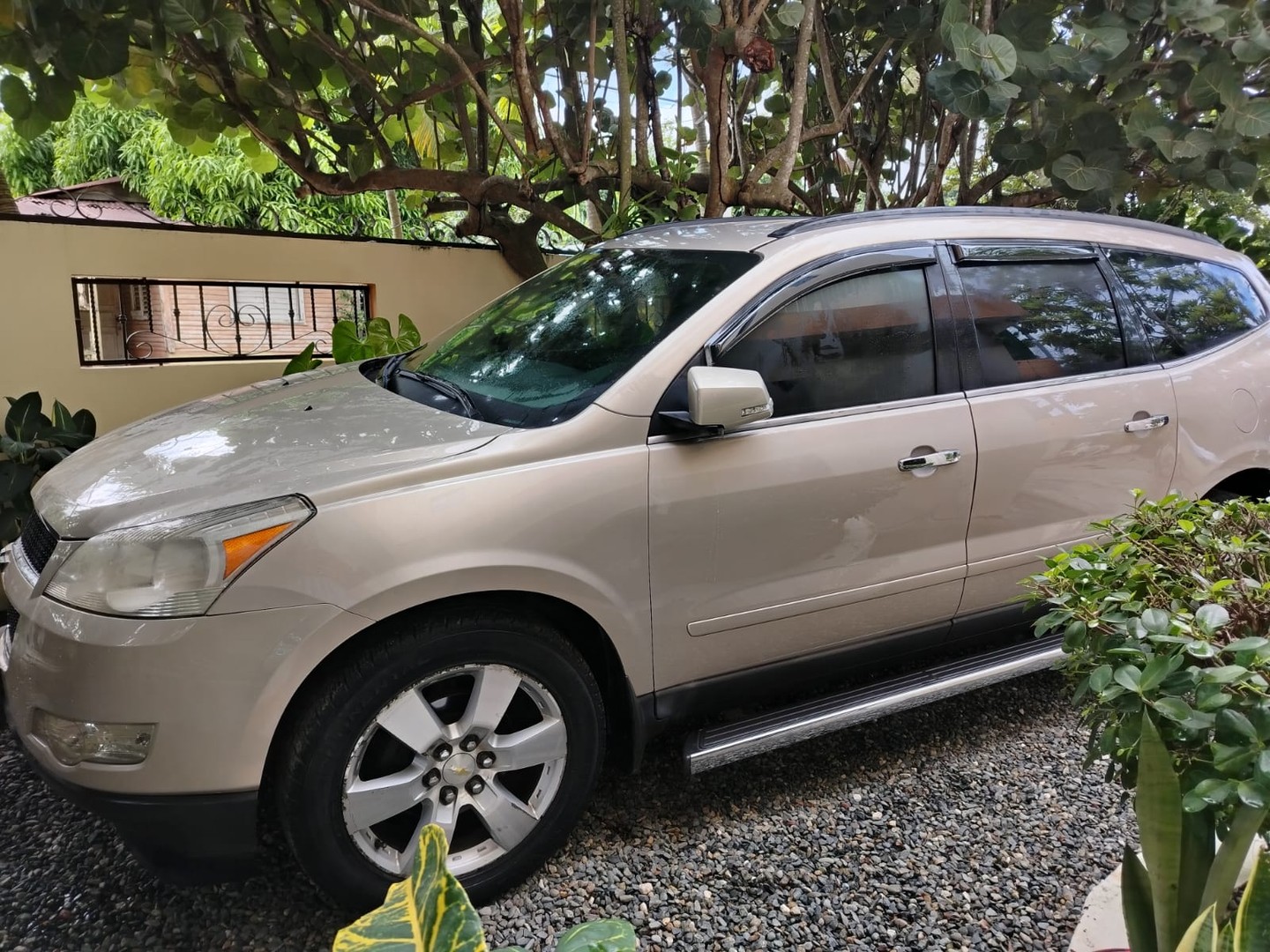 jeepetas y camionetas - Chevrolet Traverse 2102 De Oportunidad 4x4 AWD 3 filas de asientos en piel 2