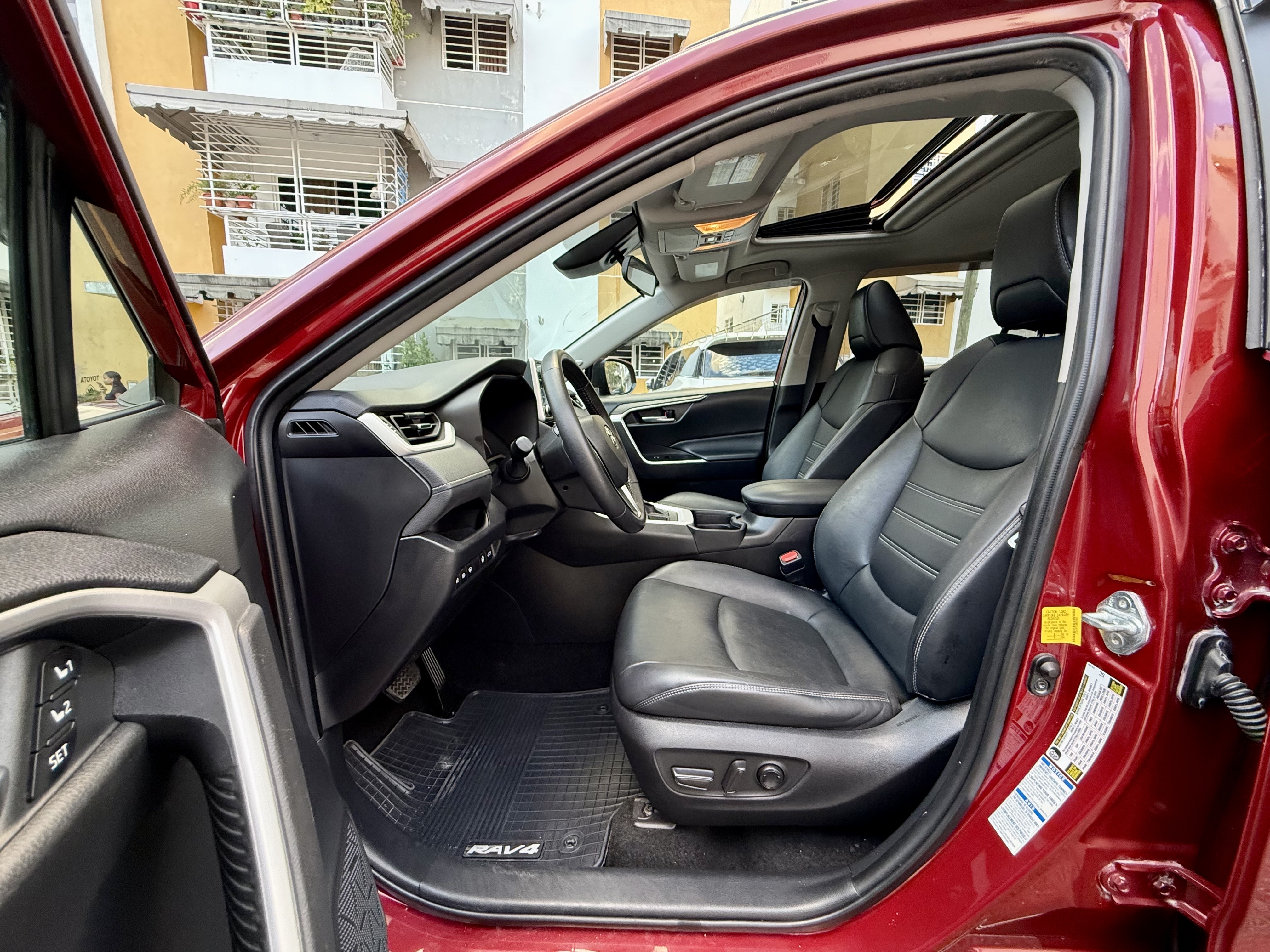 jeepetas y camionetas - Toyota Rav4 2021 XLE PREMIUM 4x4 6