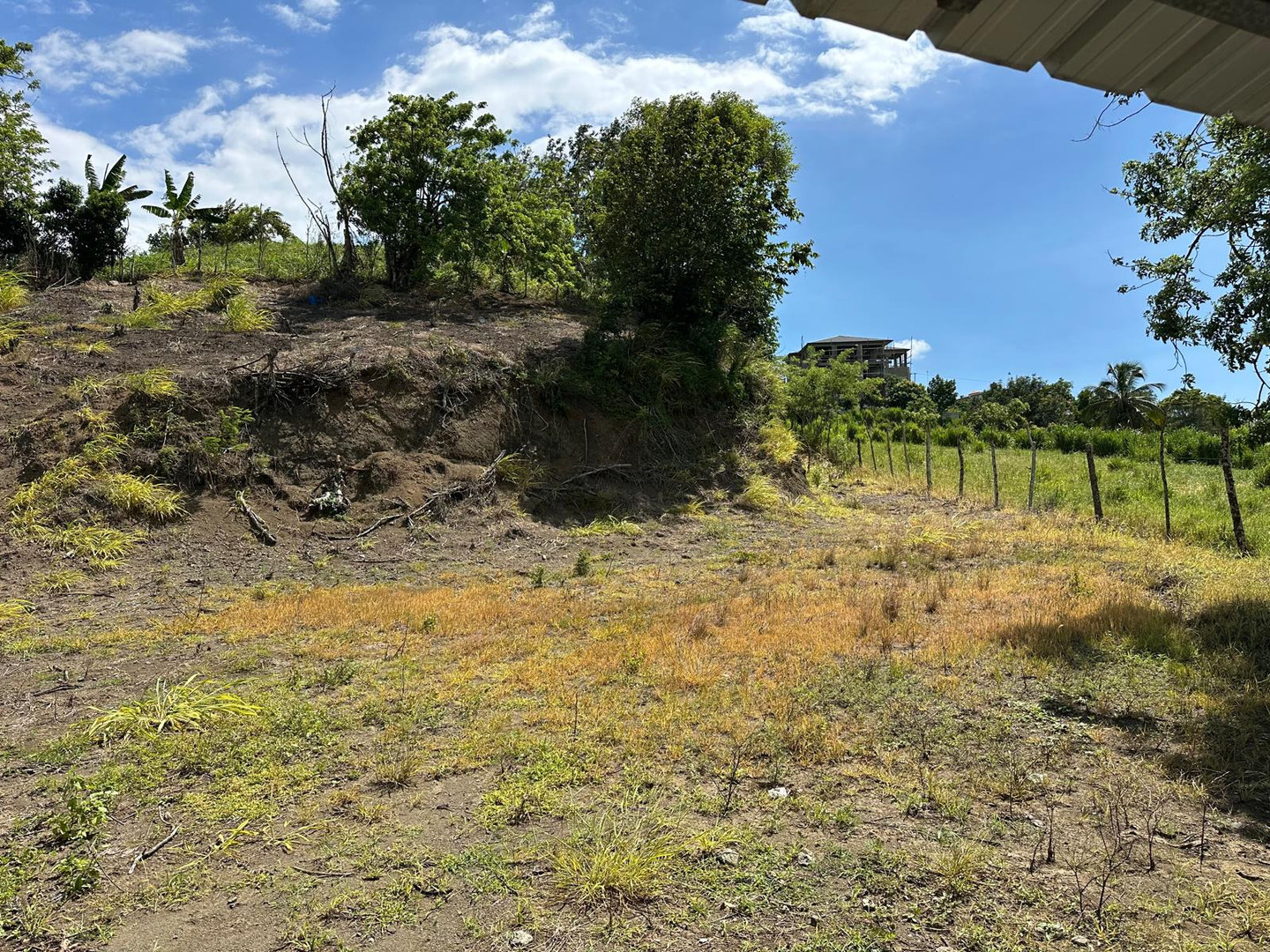solares y terrenos -  Propiedad, solar con 2 mejoras 5