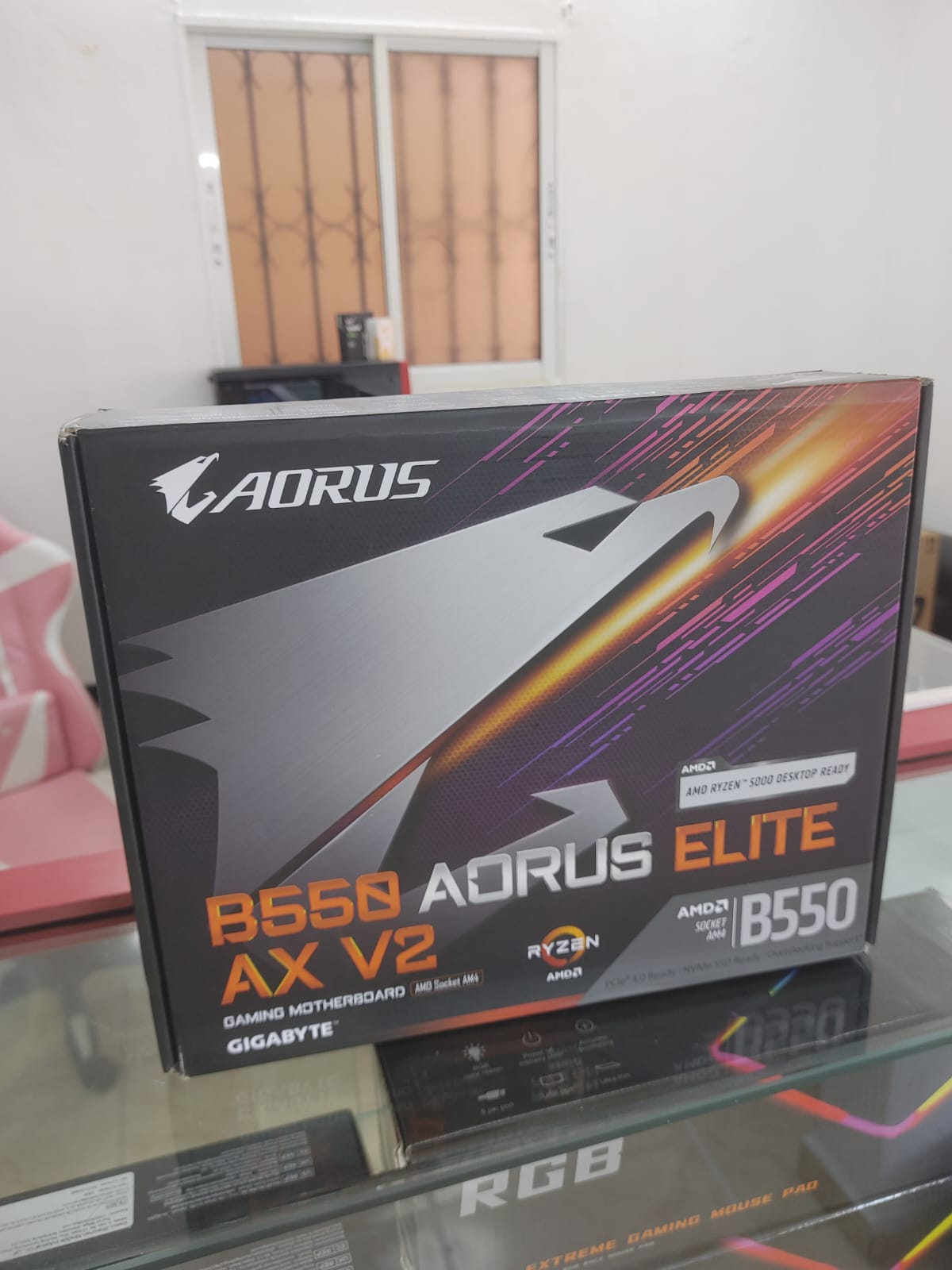 computadoras y laptops - motheboard AORUS B550 ELITE AX V2