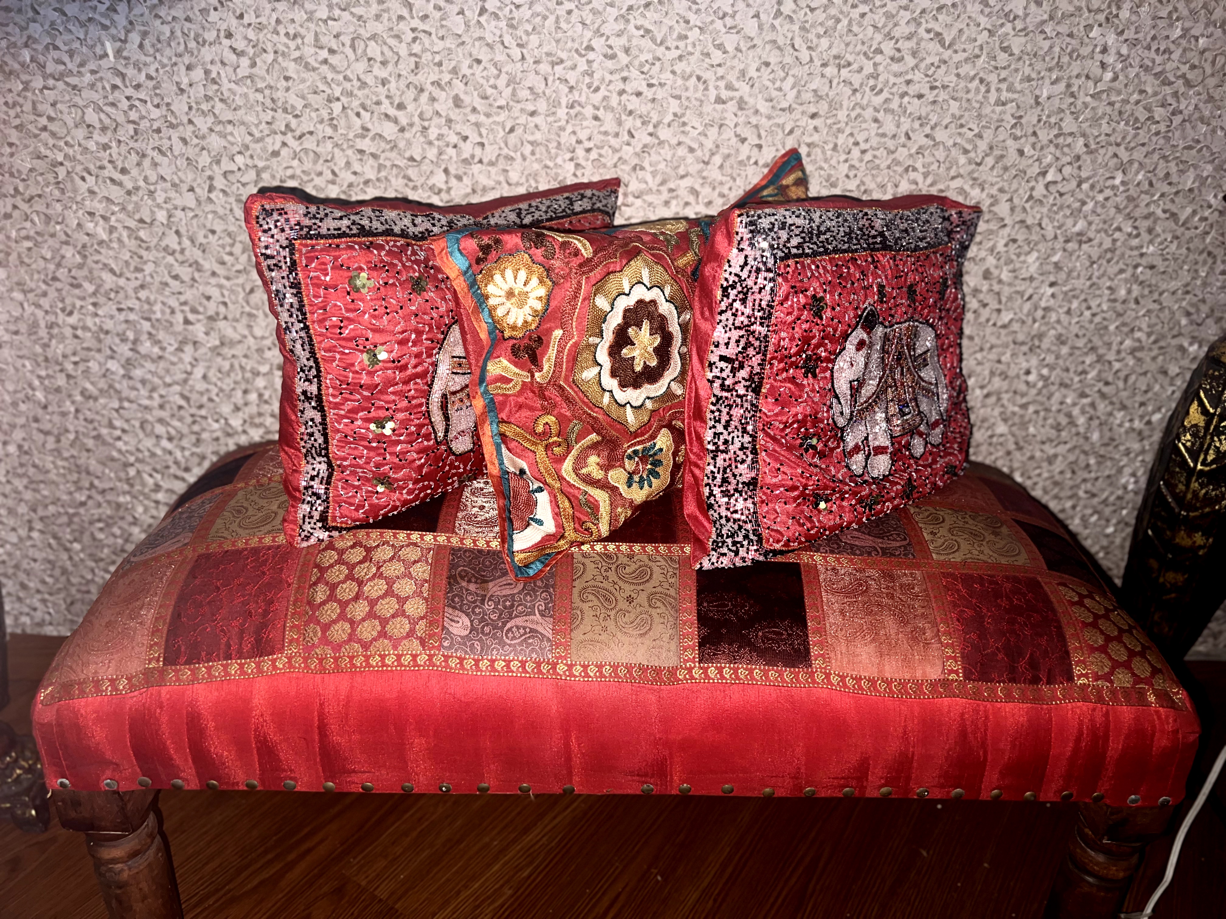 muebles y colchones - Ottoman Artesanal de la India – Elegancia Exótica para Tu Espacio 0
