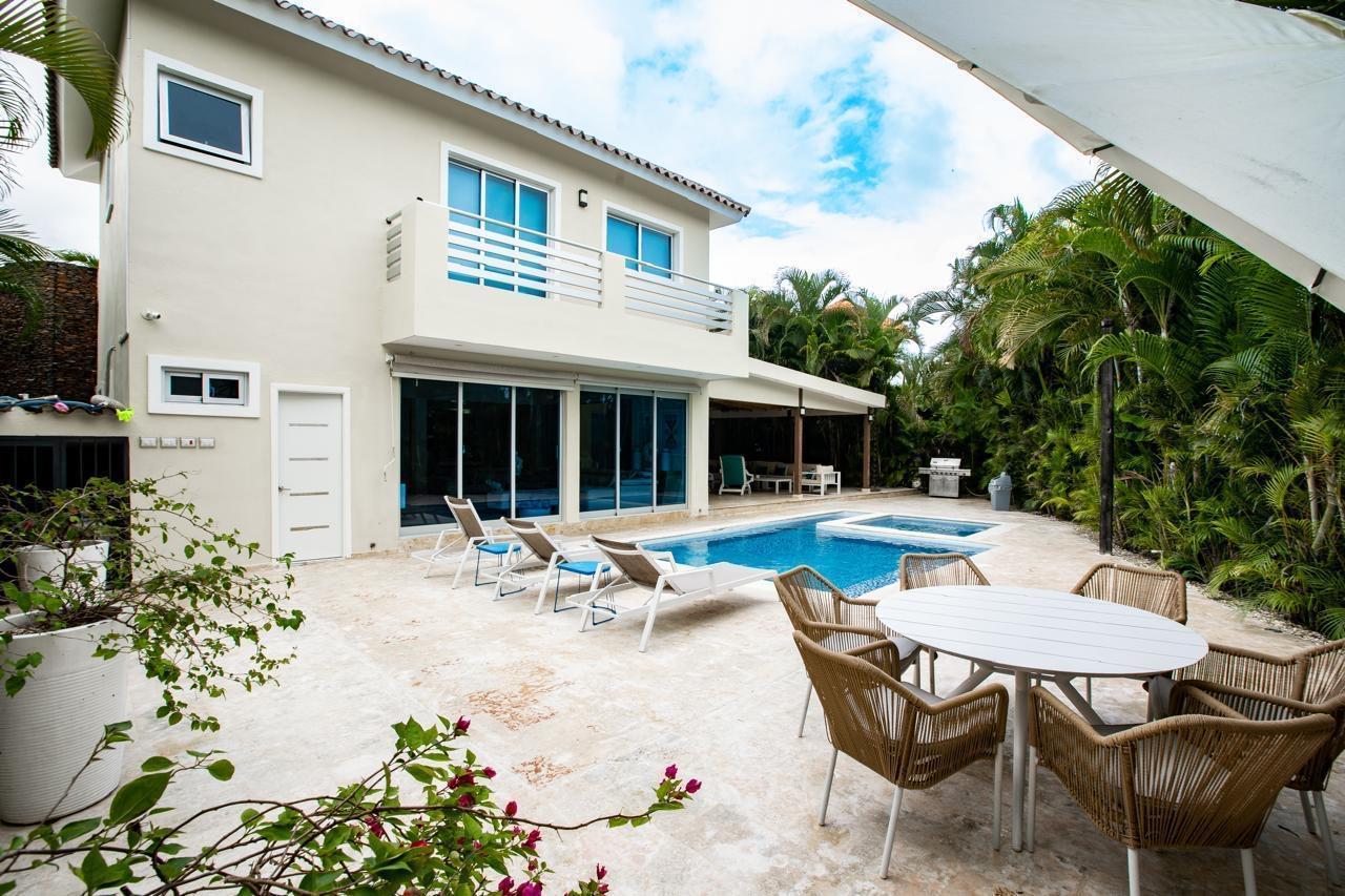 casas vacacionales y villas - VENDO VILLA EN JUAN DOLIO 1